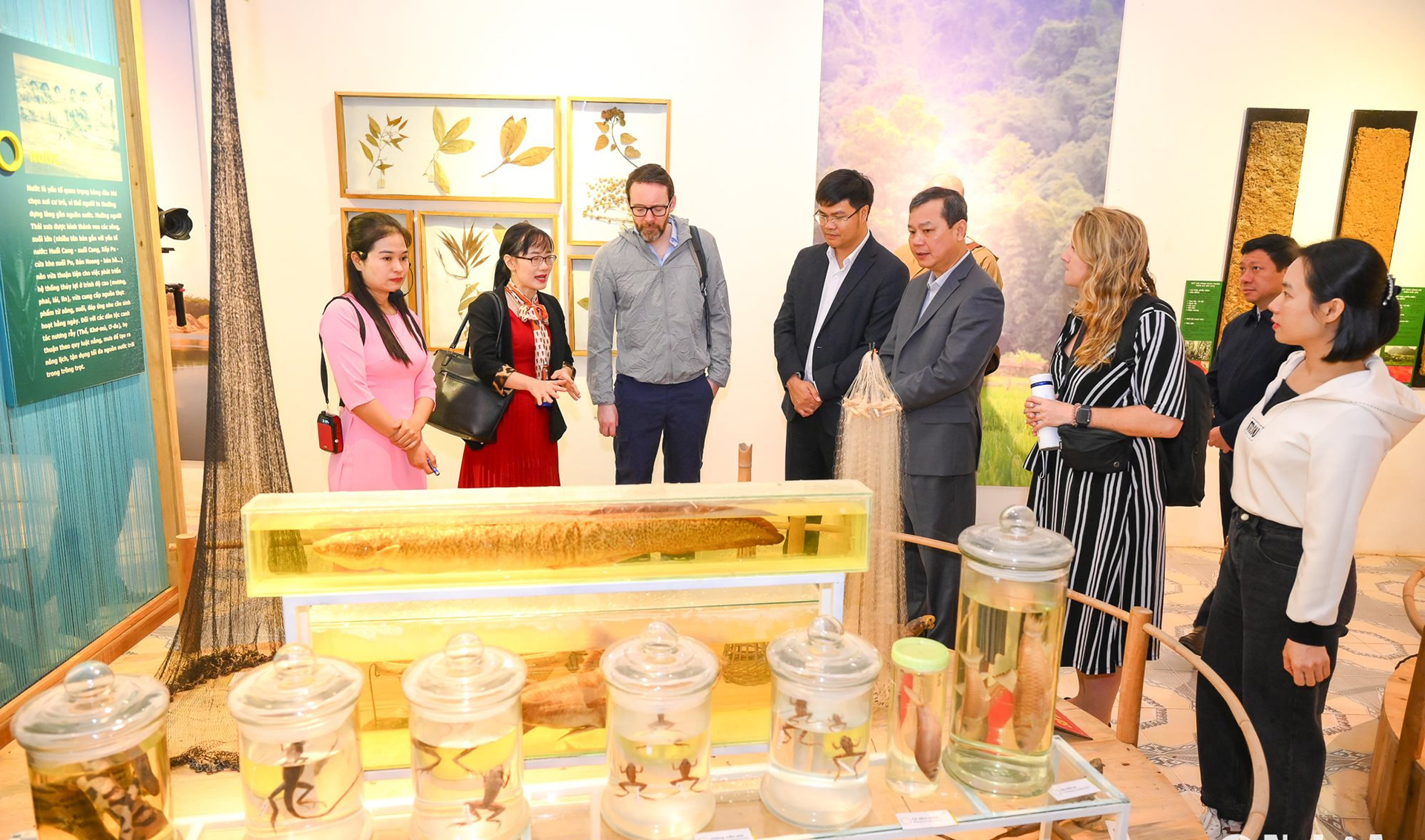 Đại sứ Vương quốc Anh Iain Frew: Tôi ấn tượng về Việt Nam ngay từ khoảnh khắc đầu tiên -0