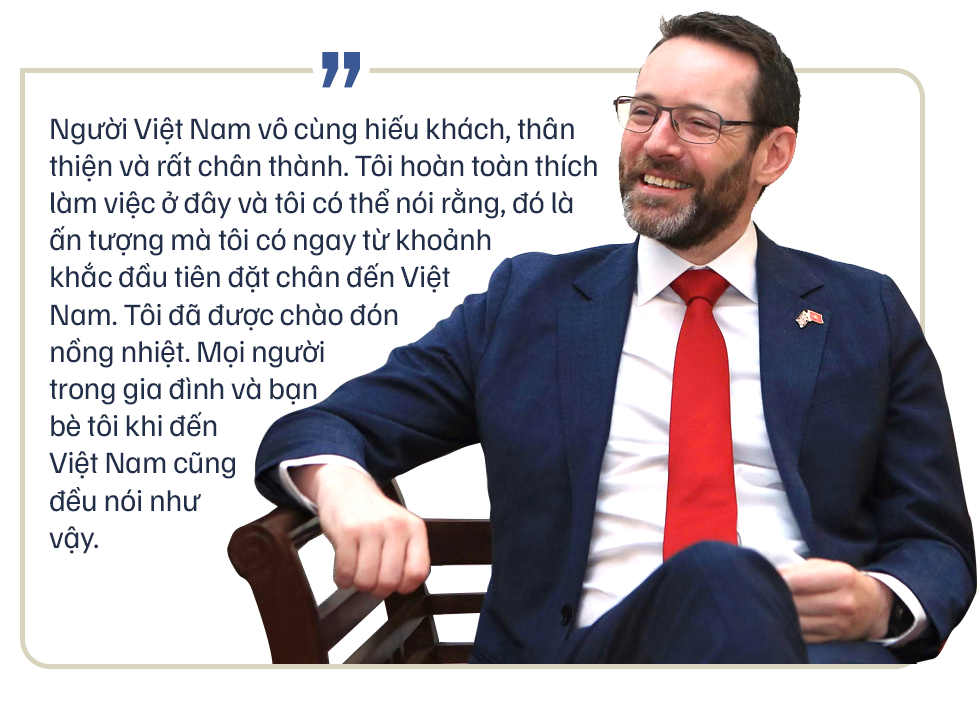 Đại sứ Vương quốc Anh Iain Frew: Tôi ấn tượng về Việt Nam ngay từ khoảnh khắc đầu tiên -0