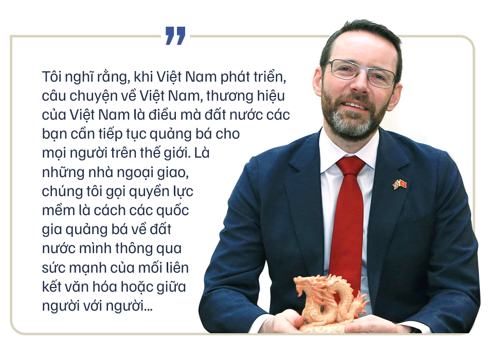 Đại sứ Vương quốc Anh Iain Frew: Tôi ấn tượng về Việt Nam ngay từ khoảnh khắc đầu tiên -0