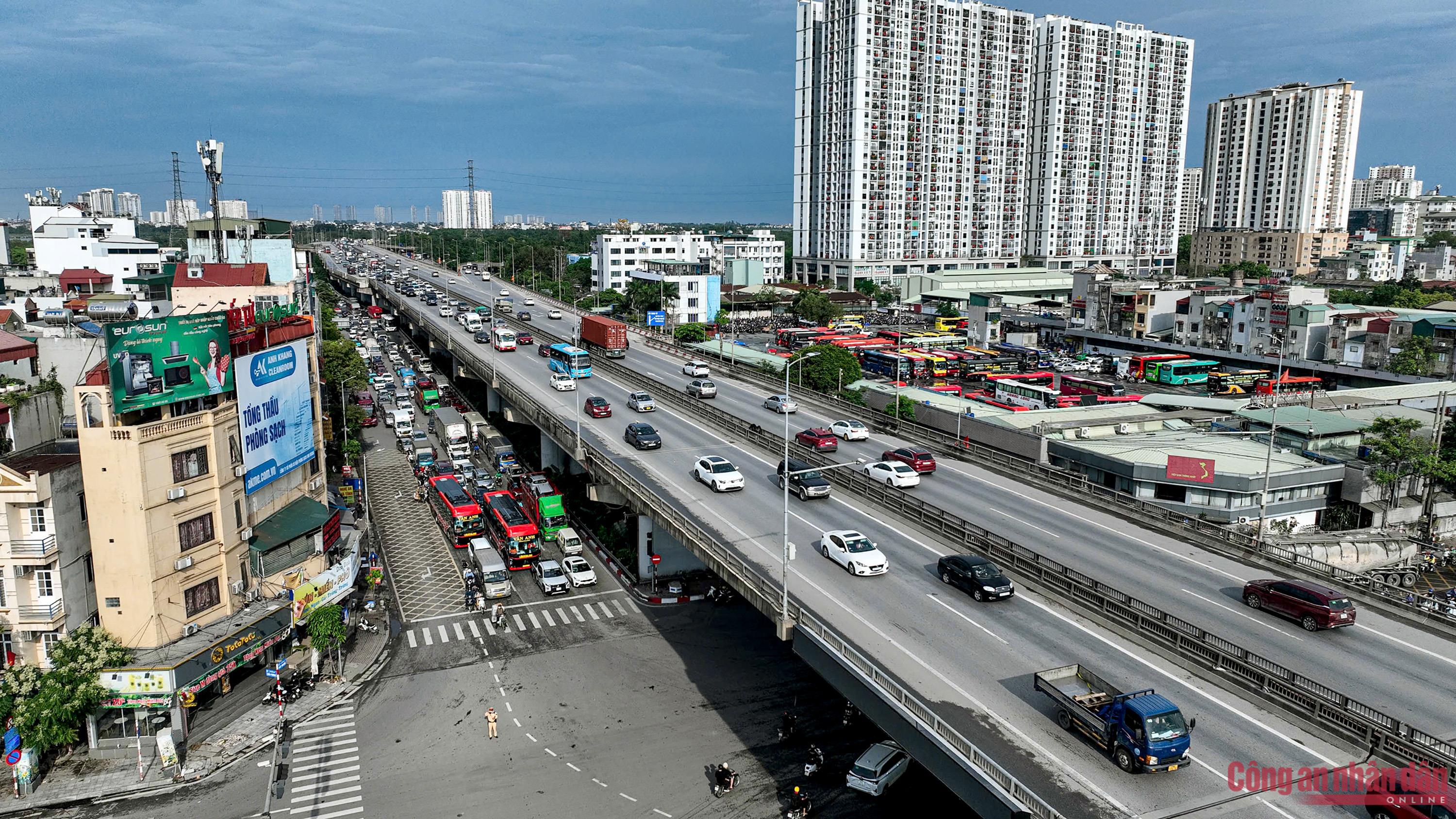 CSGT ứng trực điều tiết, cửa ngõ phía Nam thông thoáng ngày cuối nghỉ lễ -3