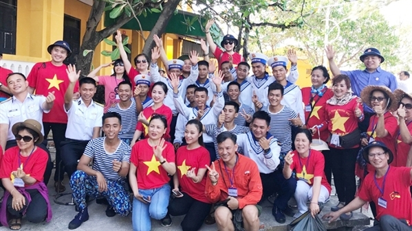 Thiêng liêng hai tiếng Quê hương