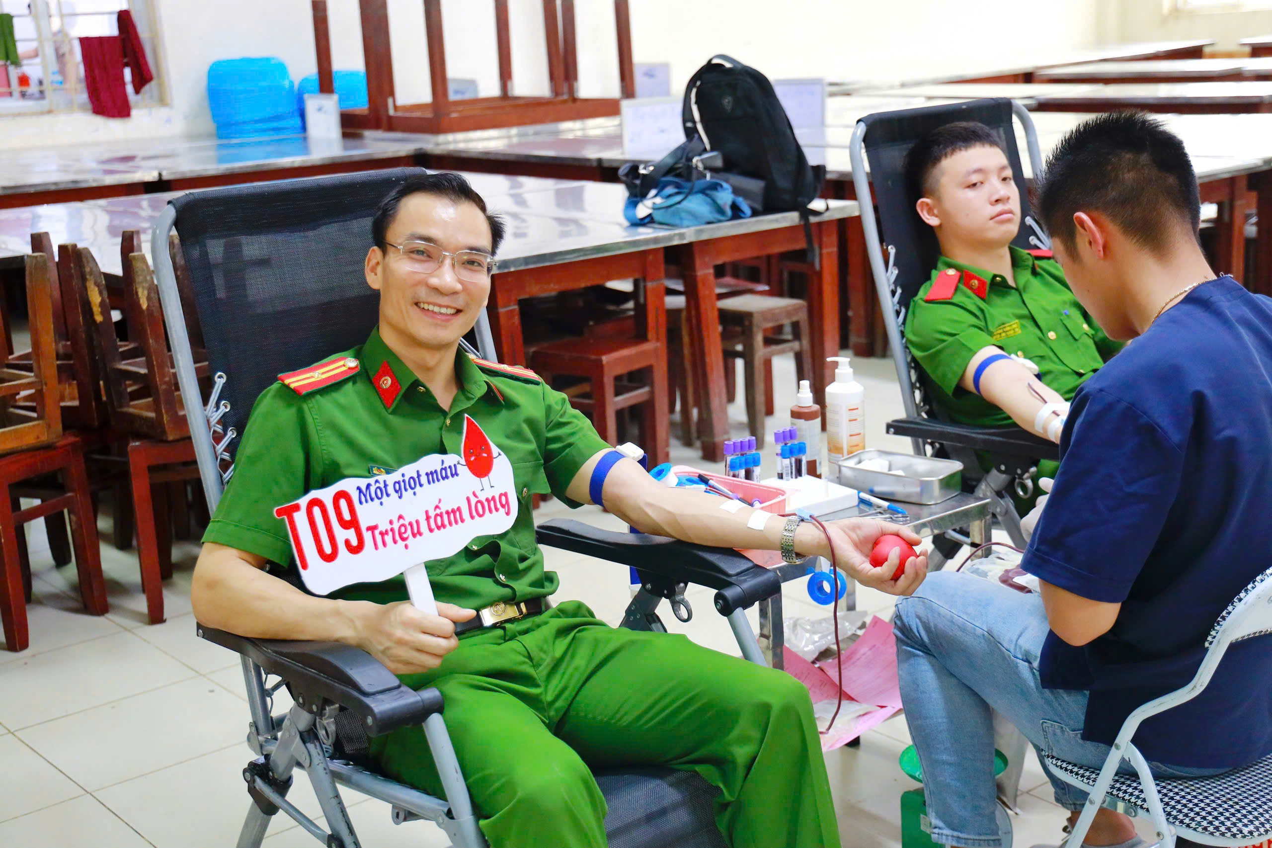 1.000 cán bộ, học viên Cao đẳng Cảnh sát nhân dân I tham gia hiến máu - 0