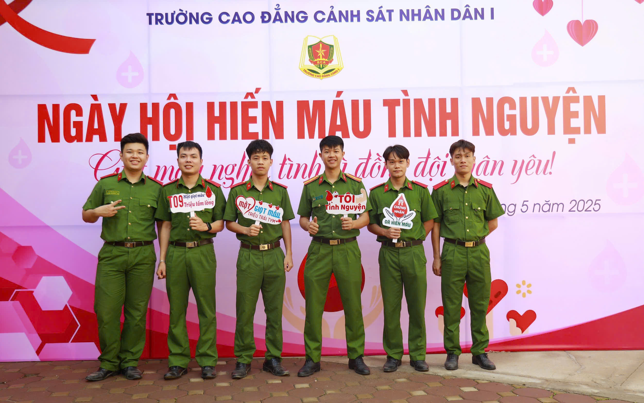 1.000 cán bộ, học viên Cao đẳng Cảnh sát nhân dân I tham gia hiến máu - 1