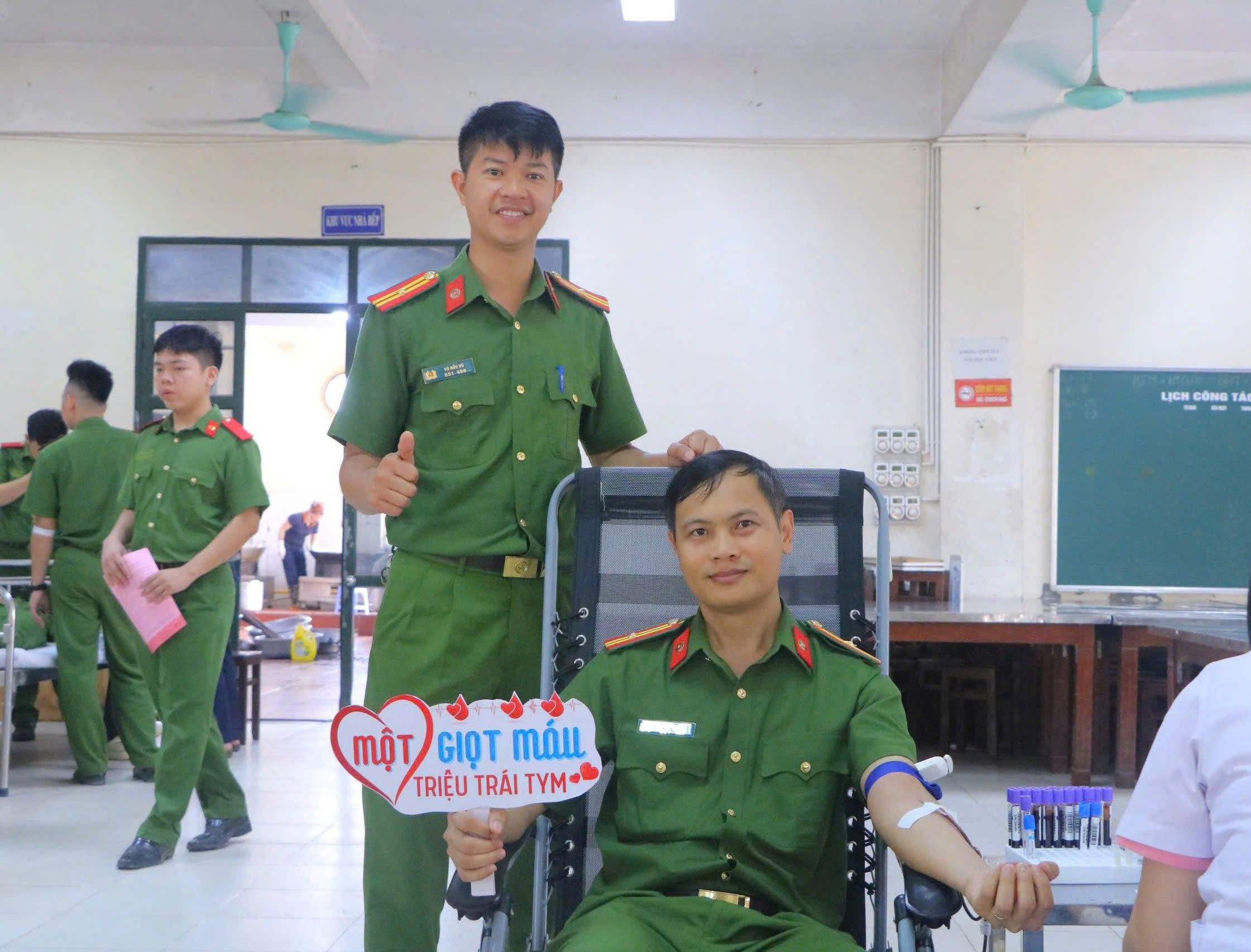 1.000 cán bộ, học viên Cao đẳng Cảnh sát nhân dân I tham gia hiến máu - 2