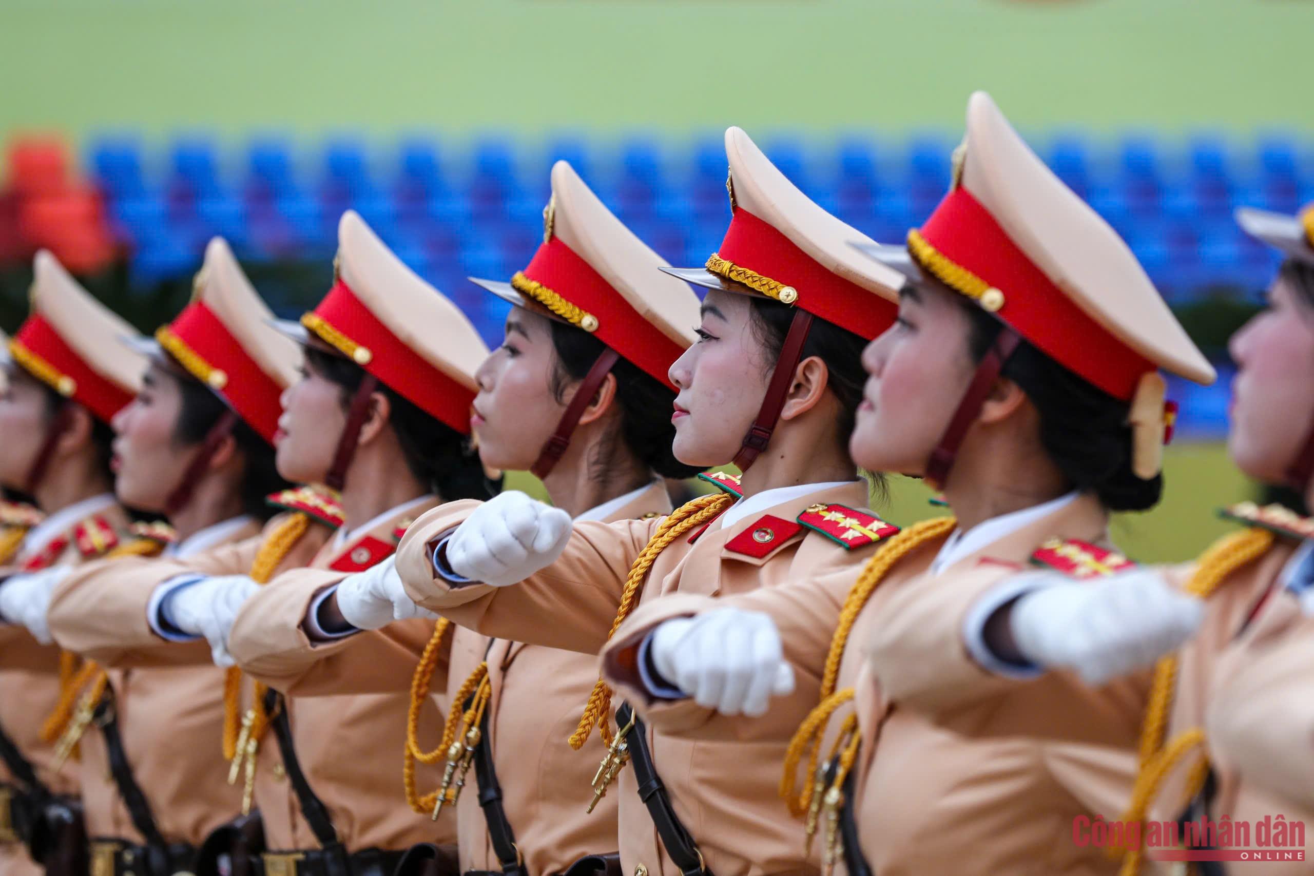 Những bước chân đầu tiên trên Quản trường Ba Đình -1