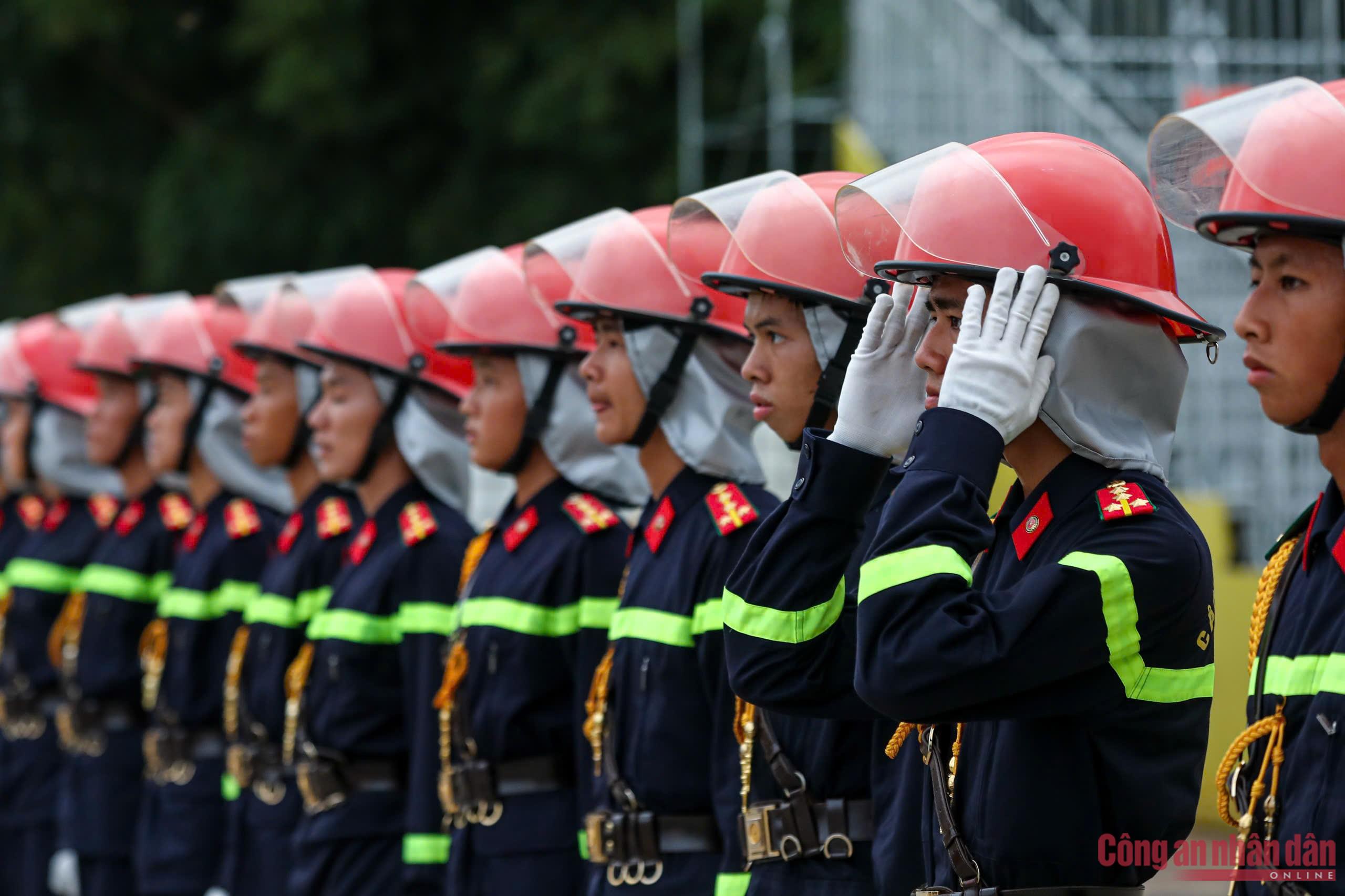 Những bước chân đầu tiên trên Quản trường Ba Đình -0