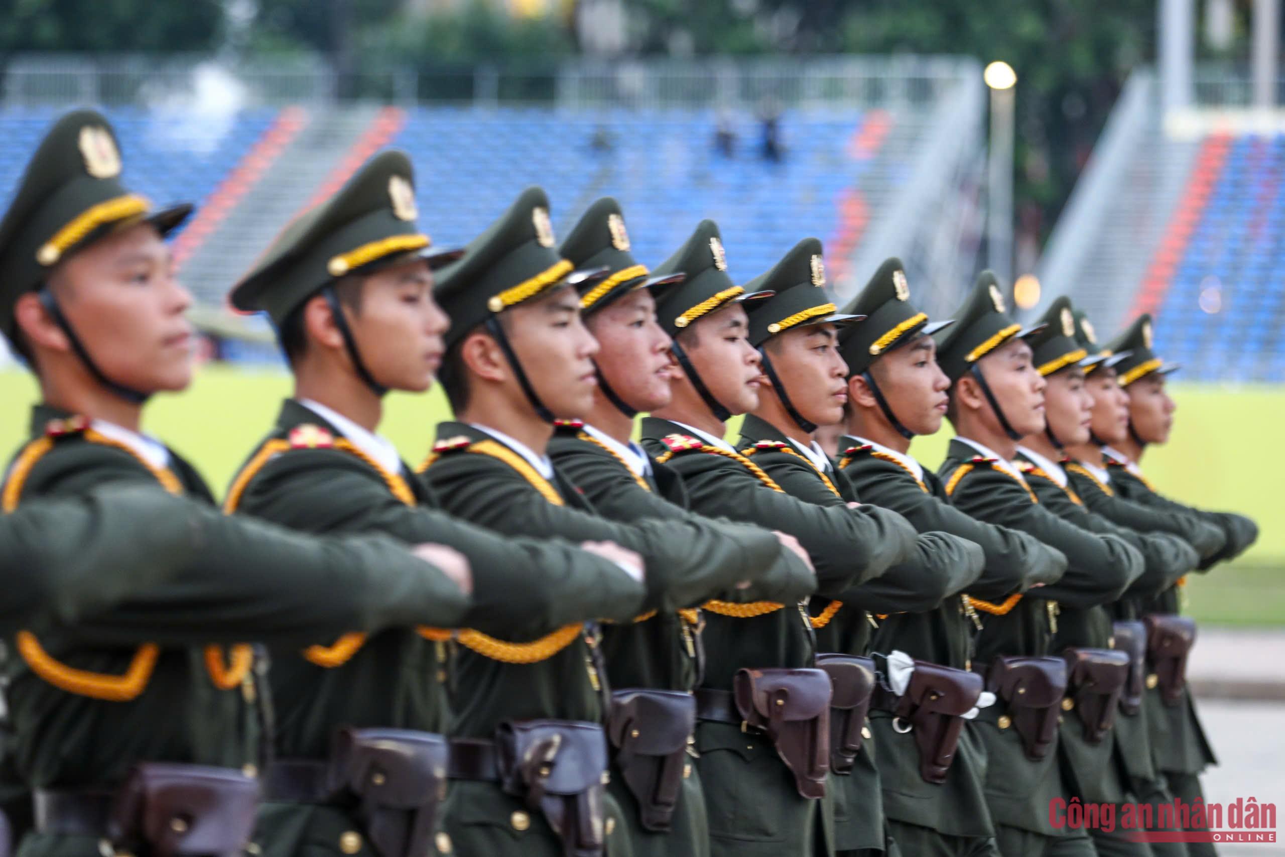 Những bước chân đầu tiên trên Quản trường Ba Đình -1