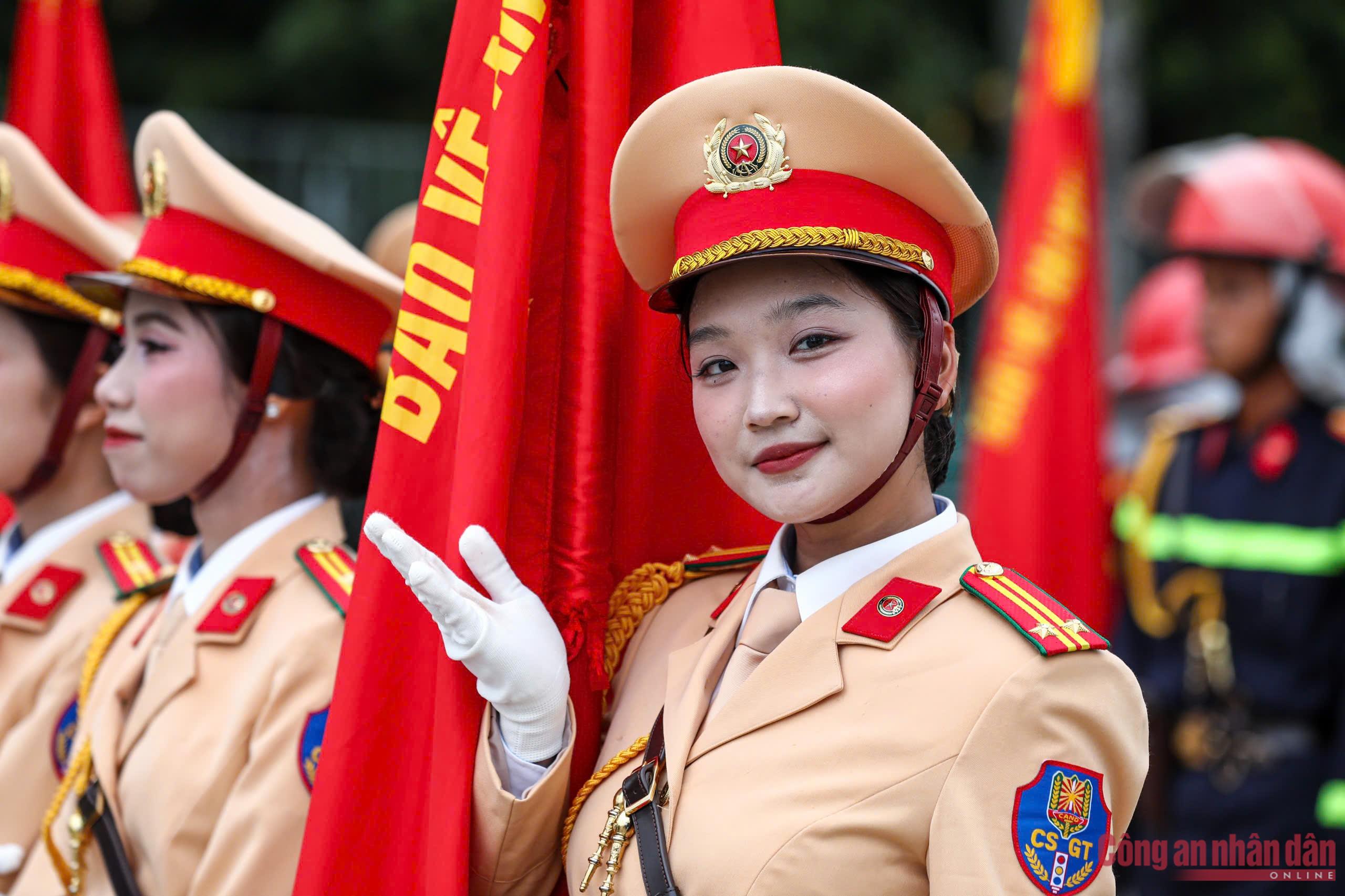 Những bước chân đầu tiên trên Quản trường Ba Đình -2