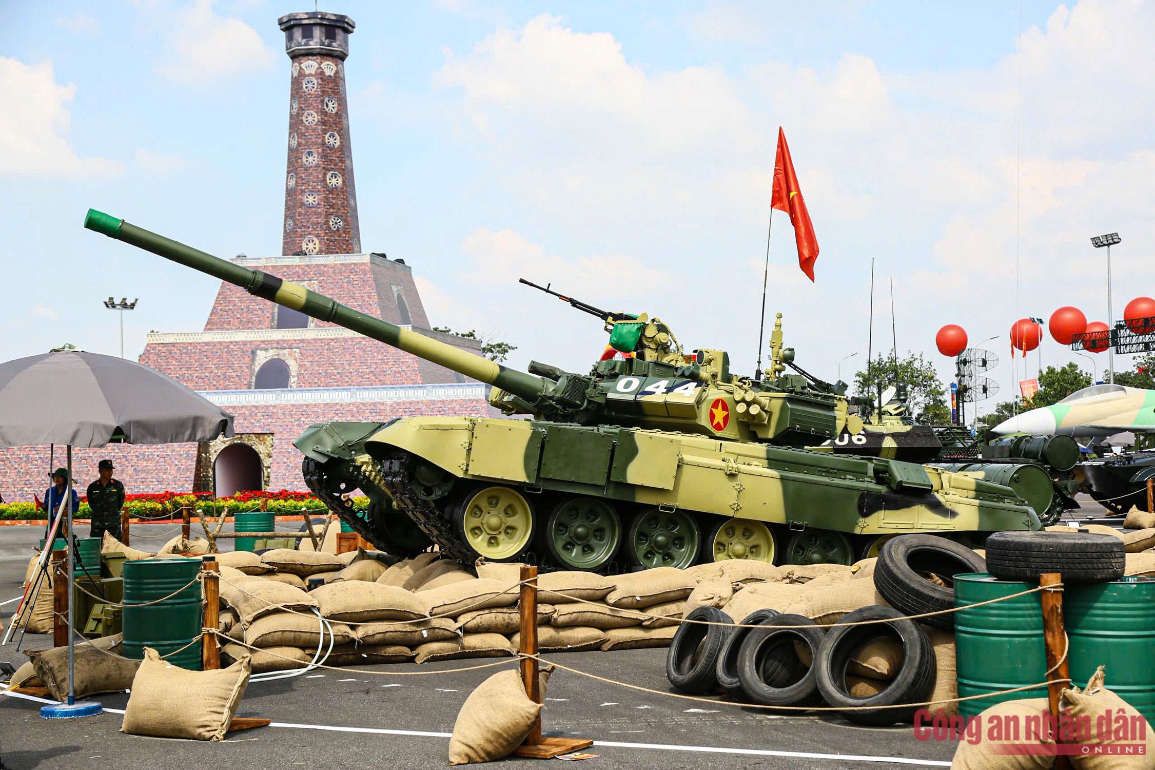 Dàn khí tài, xe chuyên dụng của CAND và QĐND tại Triển lãm Thành tựu đất nước -5