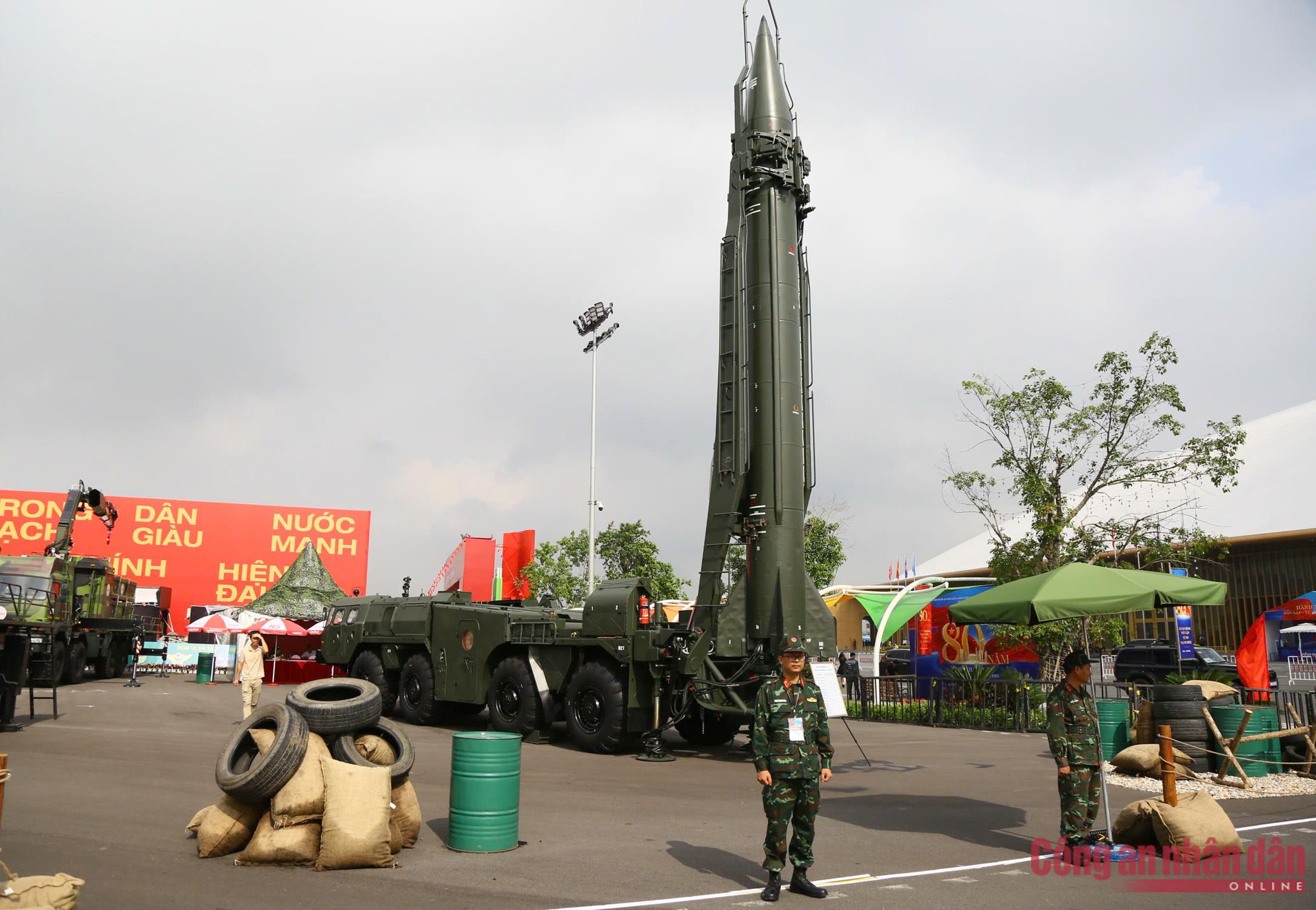 Dàn khí tài, xe chuyên dụng của CAND và QĐND tại Triển lãm Thành tựu đất nước -2