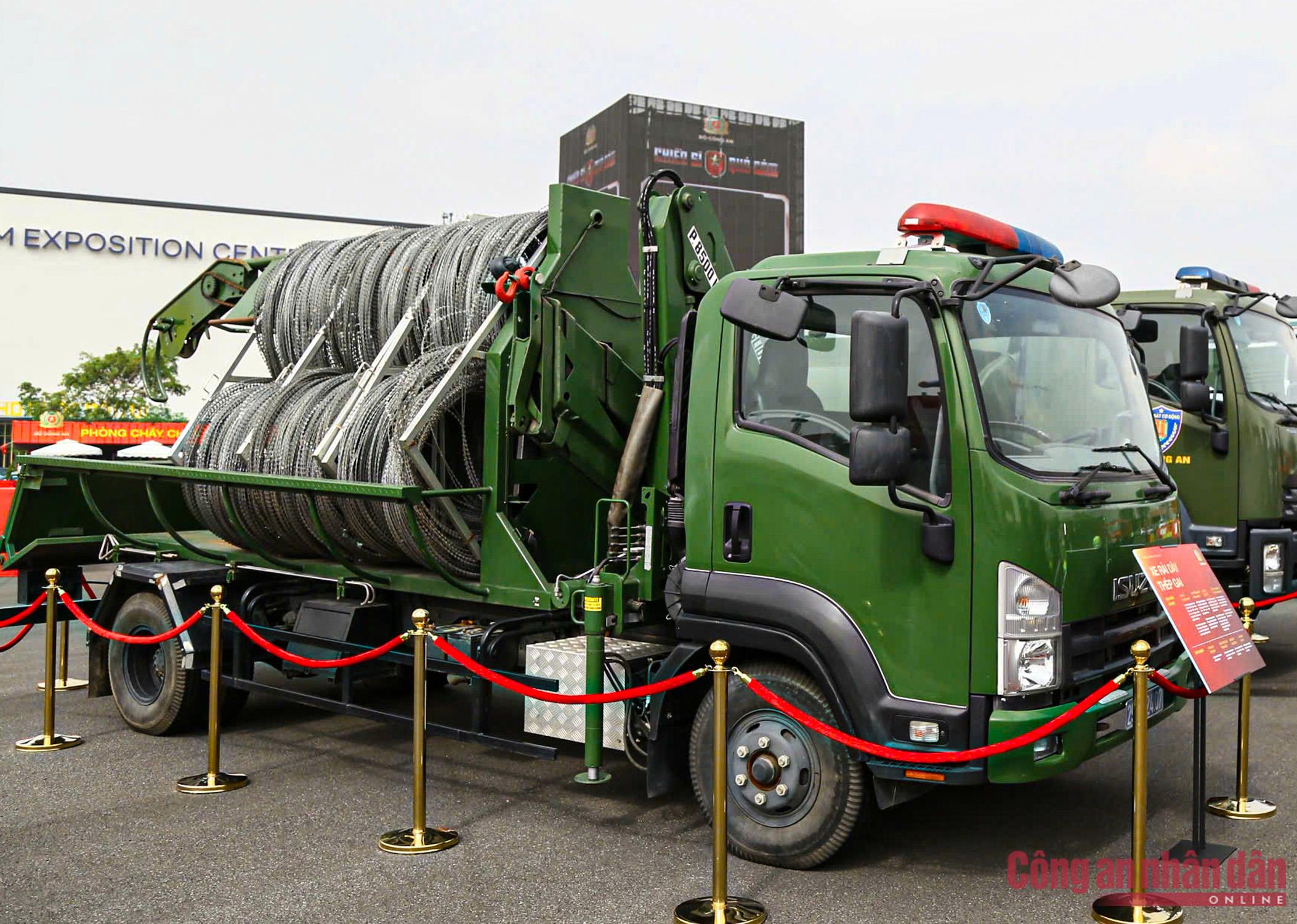 Dàn khí tài, xe chuyên dụng của CAND và QĐND tại Triển lãm Thành tựu đất nước -3