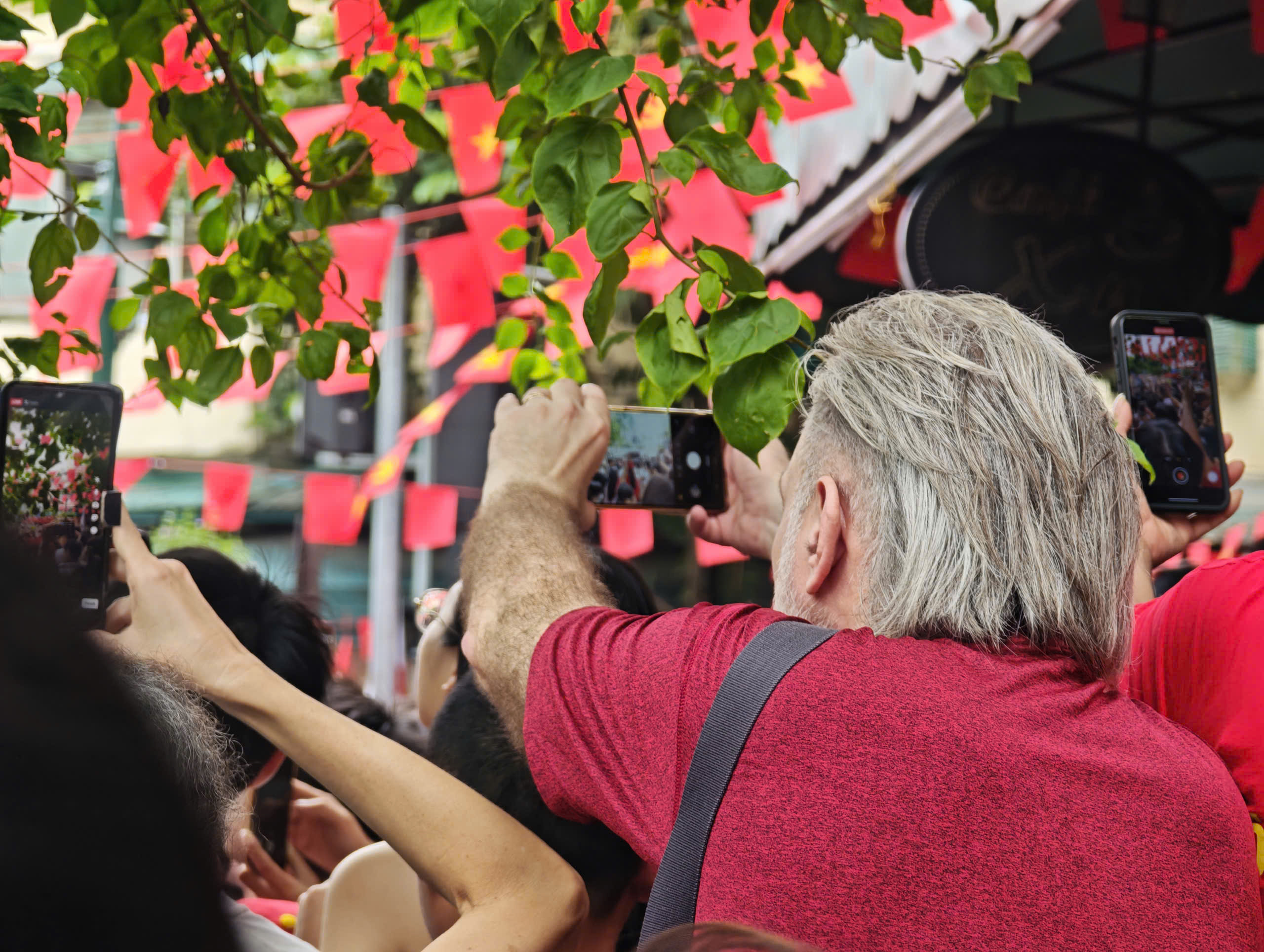 Khách quốc tế hoà cùng không khí Lễ tổng duyệt cấp Nhà nước Đại lễ A80 - 2