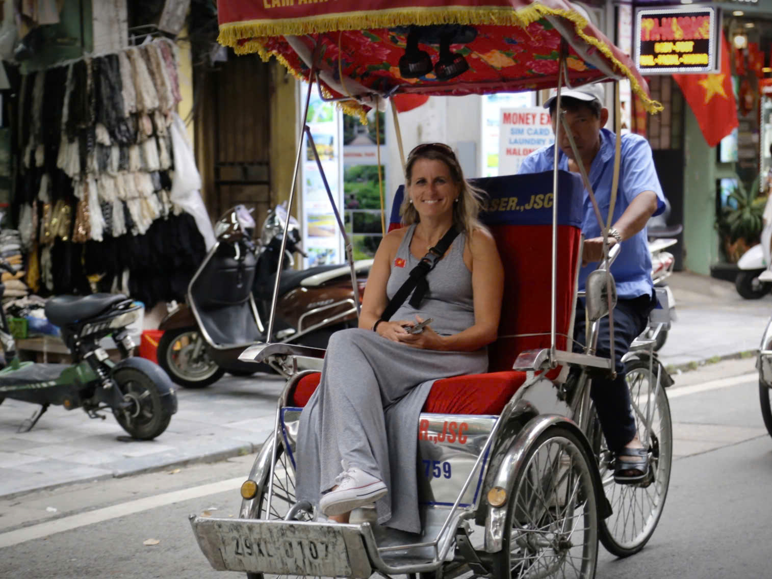 Khách quốc tế hoà cùng không khí Lễ tổng duyệt cấp Nhà nước Đại lễ A80 - 4