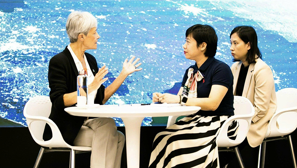 Nữ phi hành gia Claudie Haigneré: “Vũ trụ đã xe duyên và khoa học dẫn lối tôi đi” -0