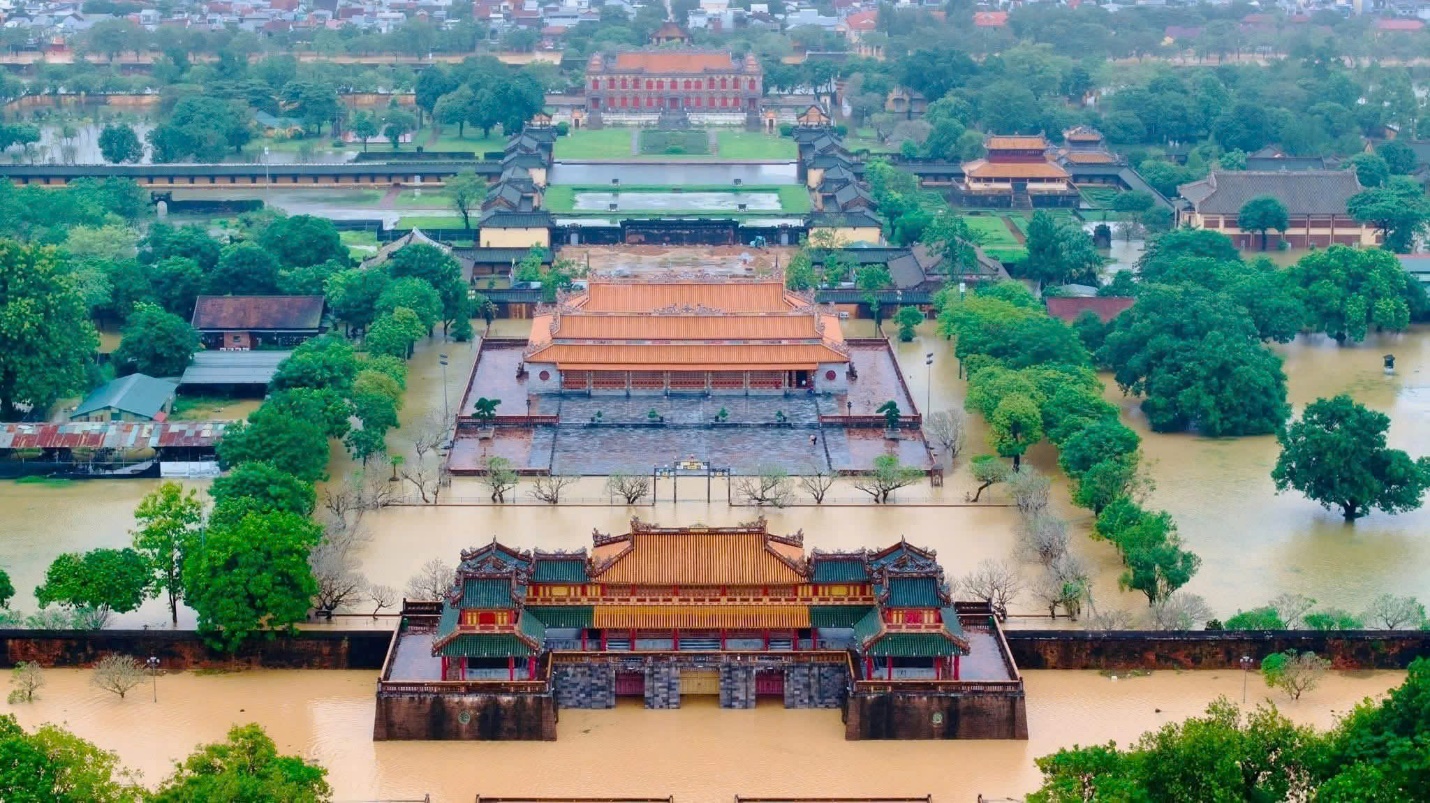 Sóng Viettel tại Huế và Đà Nẵng duy trì ổn định trong lũ dữ -0