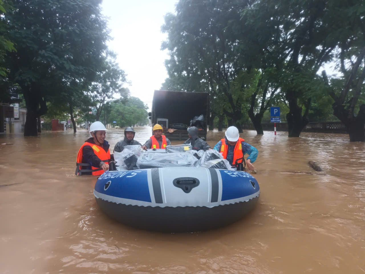 Sóng Viettel tại Huế và Đà Nẵng duy trì ổn định trong lũ dữ -0