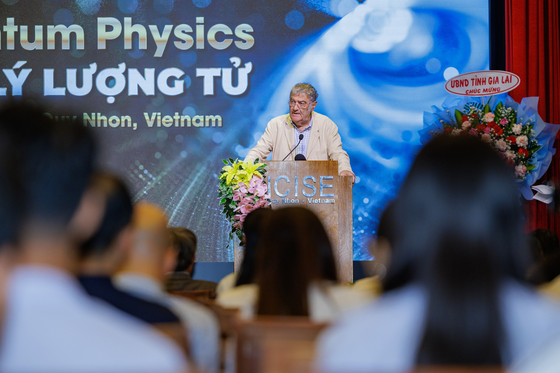 Giáo sư Serge Haroche: Khoa học không thể phát triển nếu tách rời con người -0