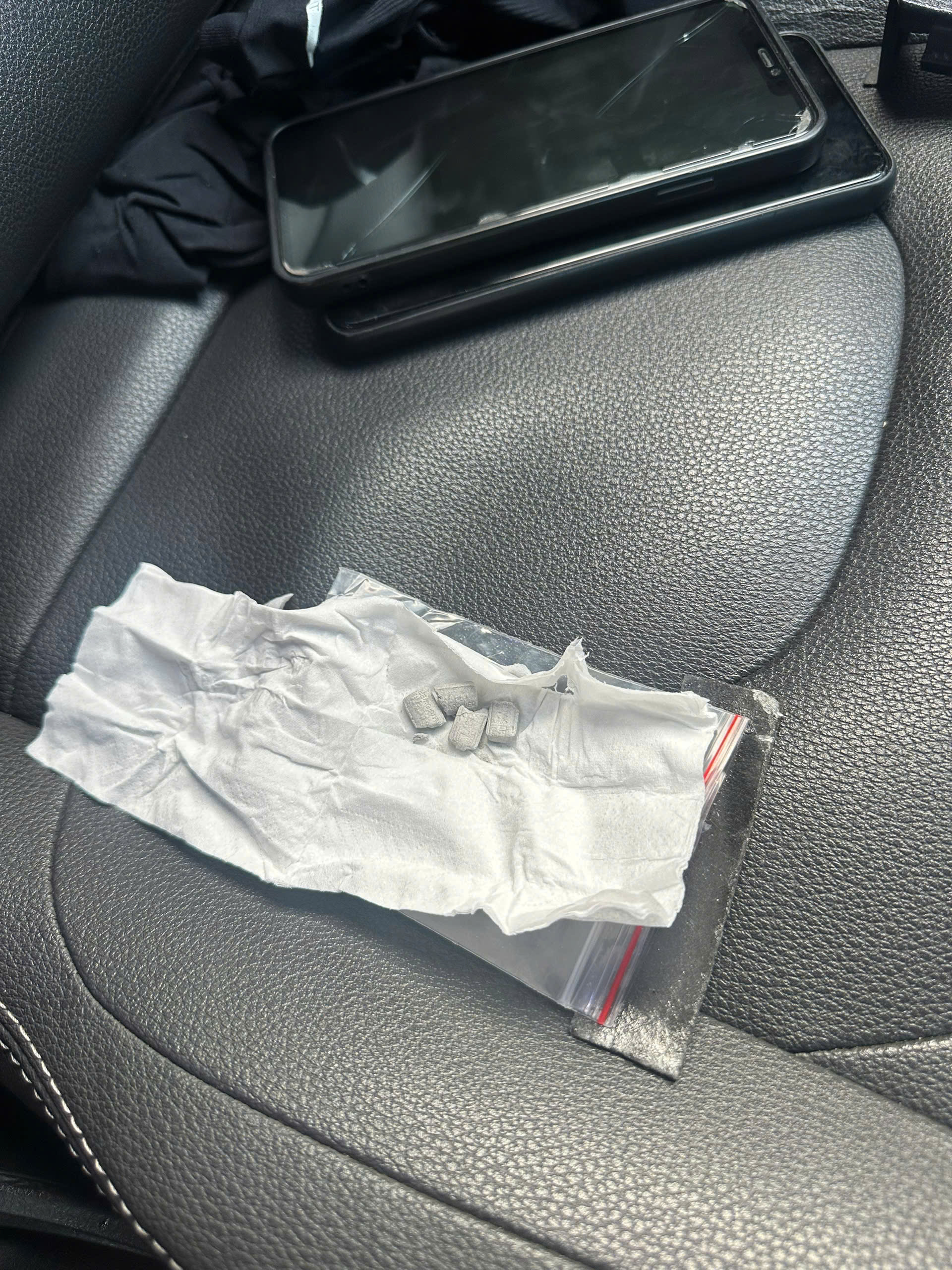 Tài xế taxi gài ma túy vu khống đồng nghiệp -0