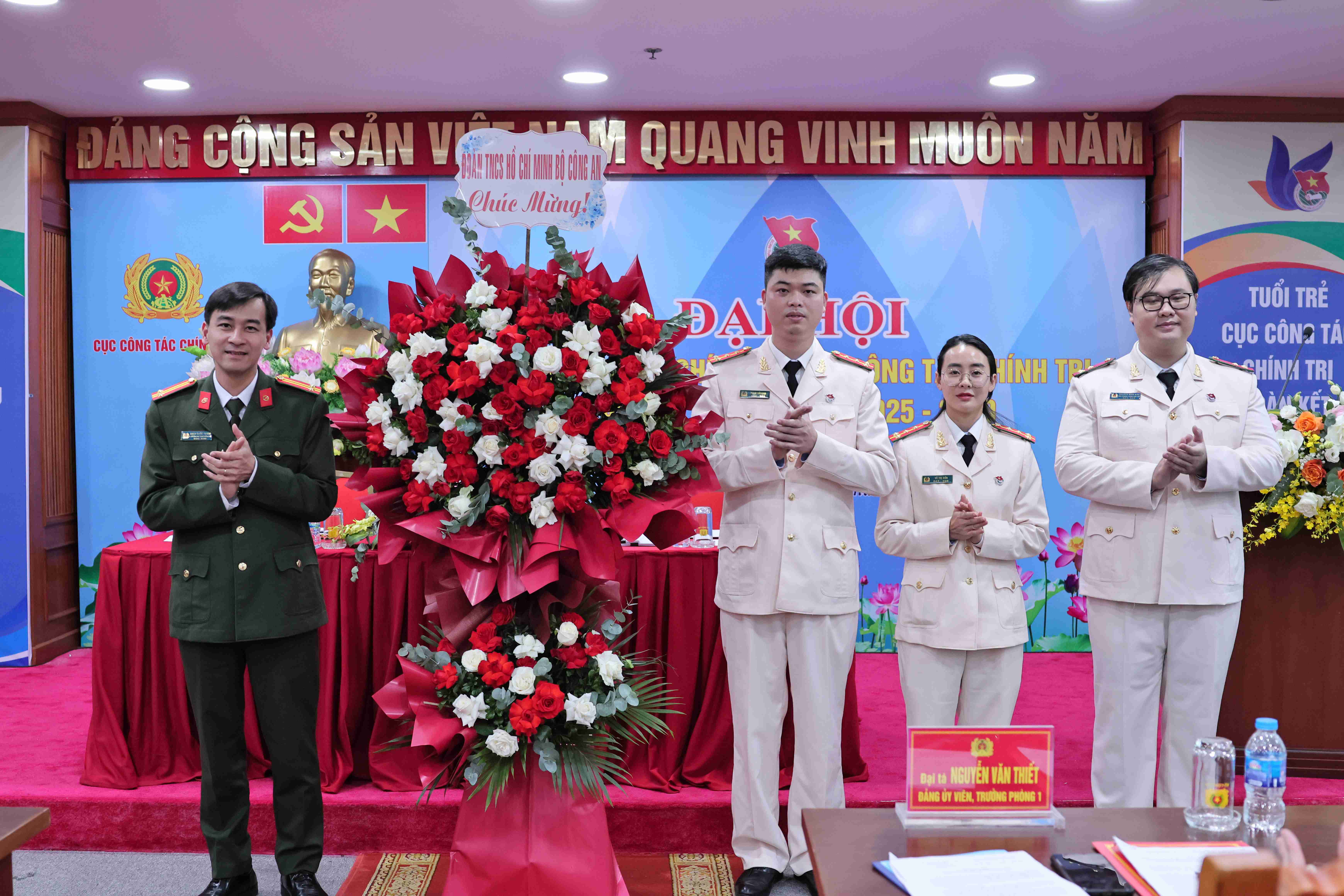 Phát huy bản lĩnh, trí tuệ và khát vọng cống hiến của tuổi trẻ Cục Công tác Chính trị - 0