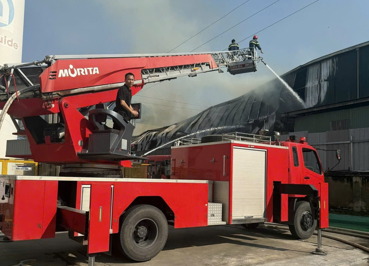 Huy động 130 Cảnh sát chữa cháy ở Công ty TNHH Tissue Linh An -0