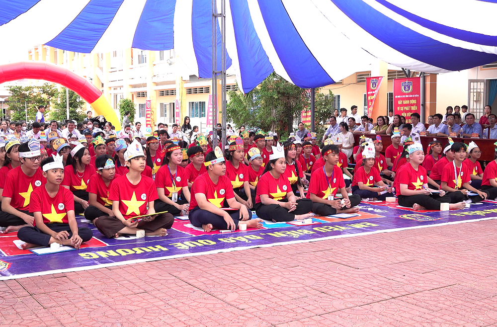 Promover o patriotismo e o amor pelo mar e pelas ilhas entre os estudantes da região costeira sul -0