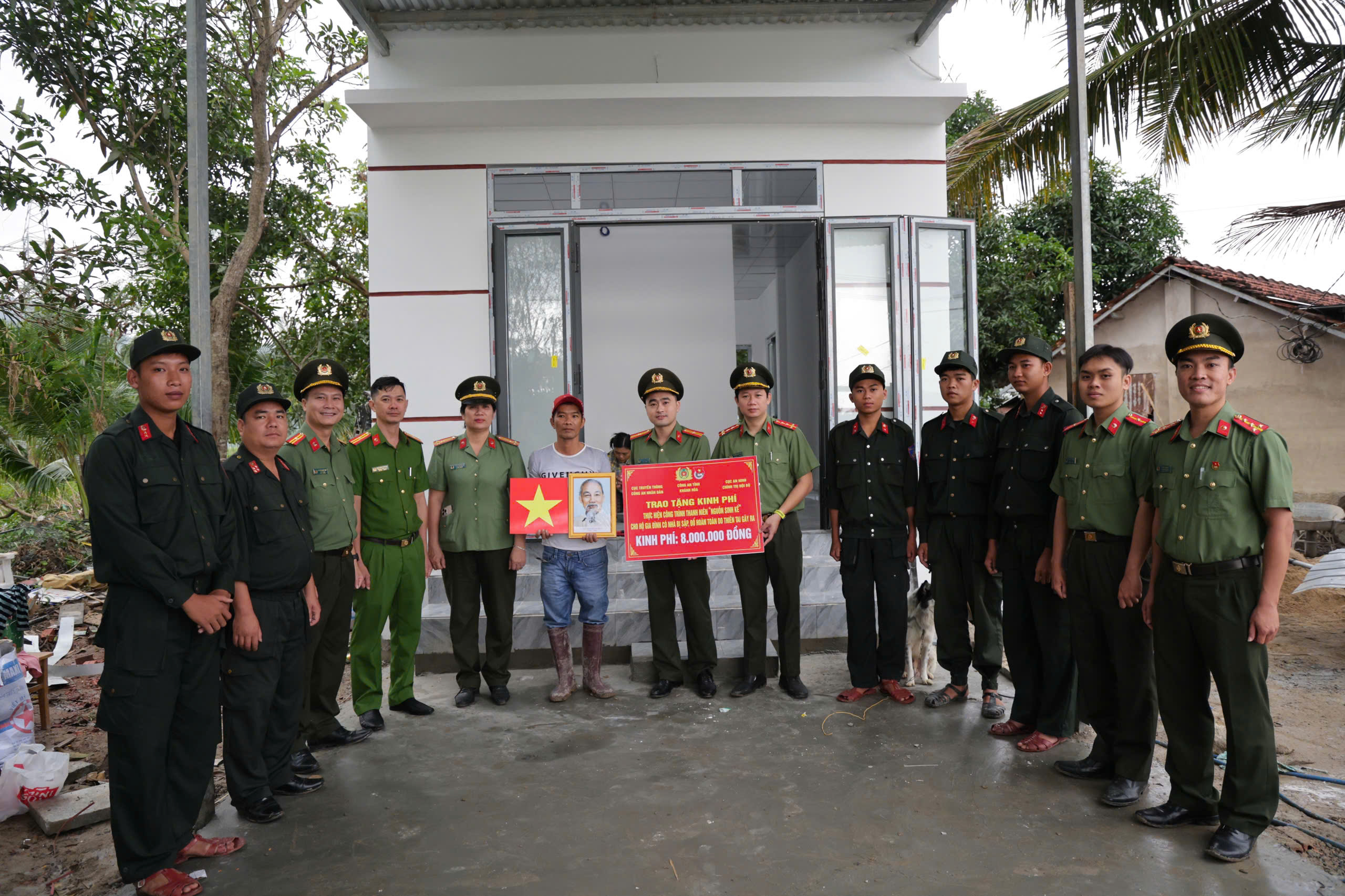 Trao Công trình thanh niên hỗ trợ người dân Khánh Hòa khắc phục hậu quả mưa lũ - 1