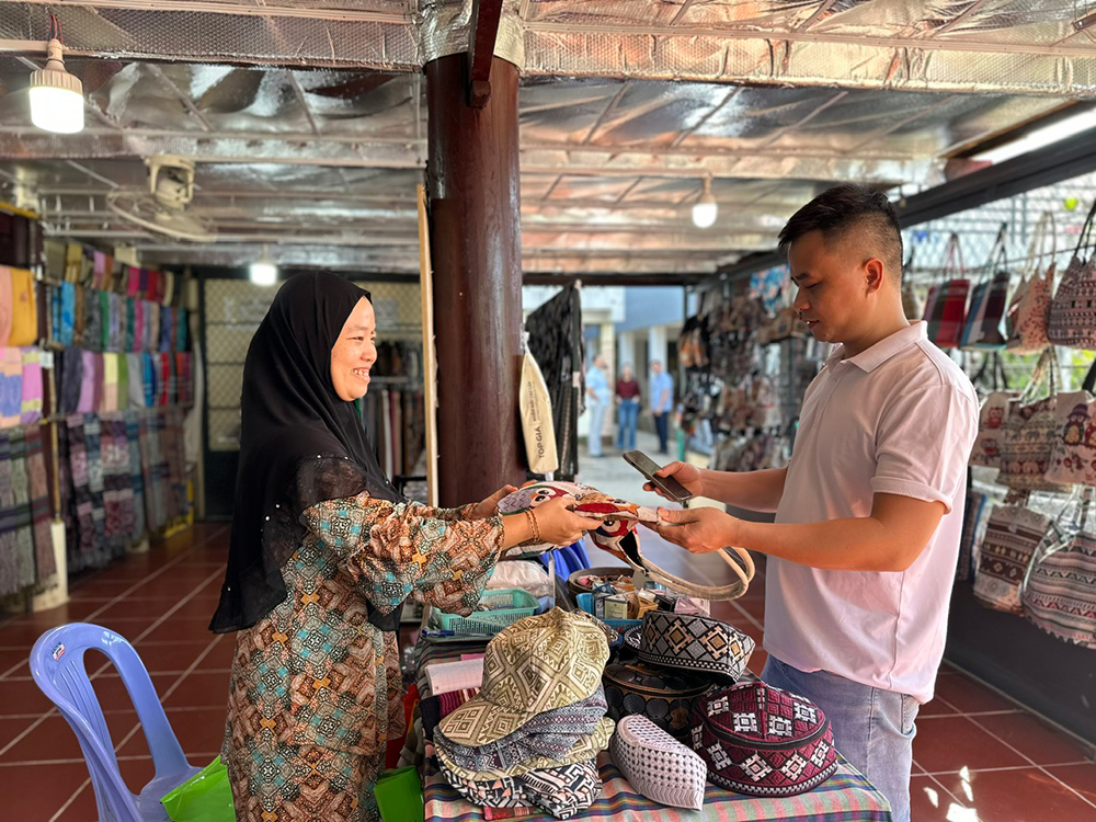 Giữ lửa nghề dệt thổ cẩm Chăm nơi ngã ba sông -0