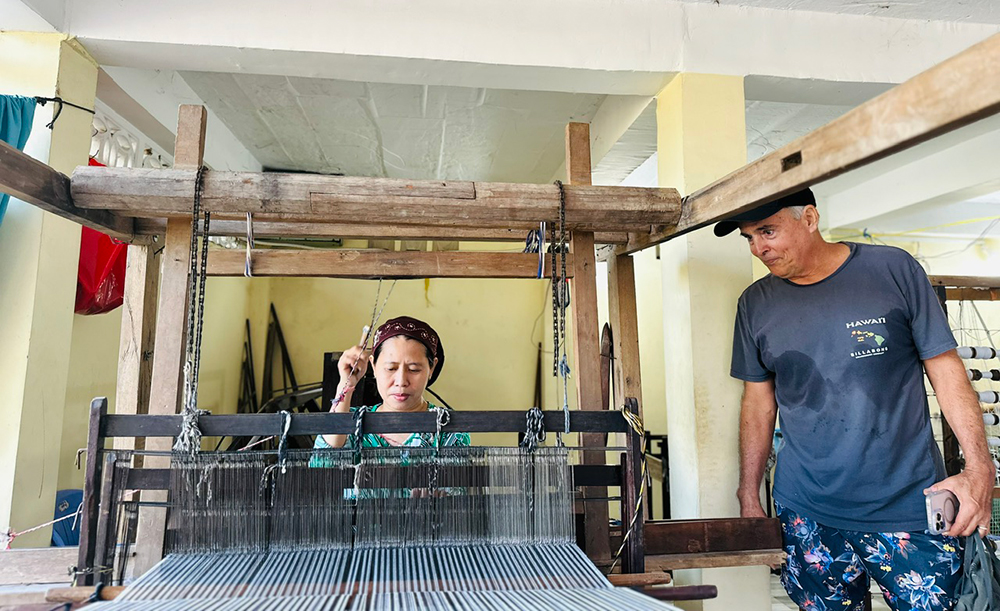 Giữ lửa nghề dệt thổ cẩm Chăm nơi ngã ba sông -0