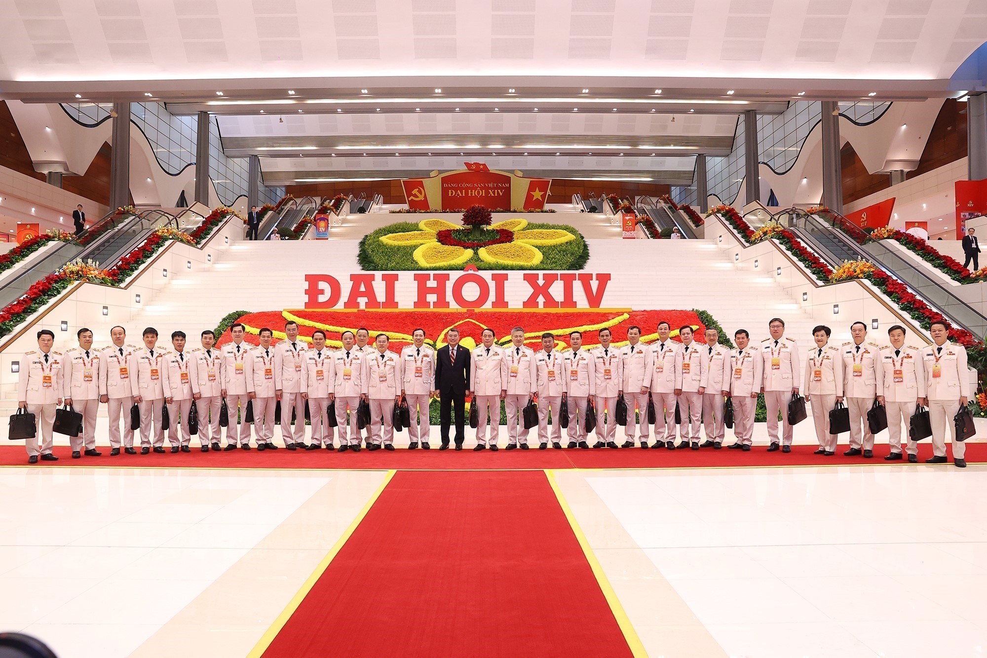 Các đại biểu tham dự ngày làm việc chính thức thứ Ba Đại hội XIV của Đảng -0