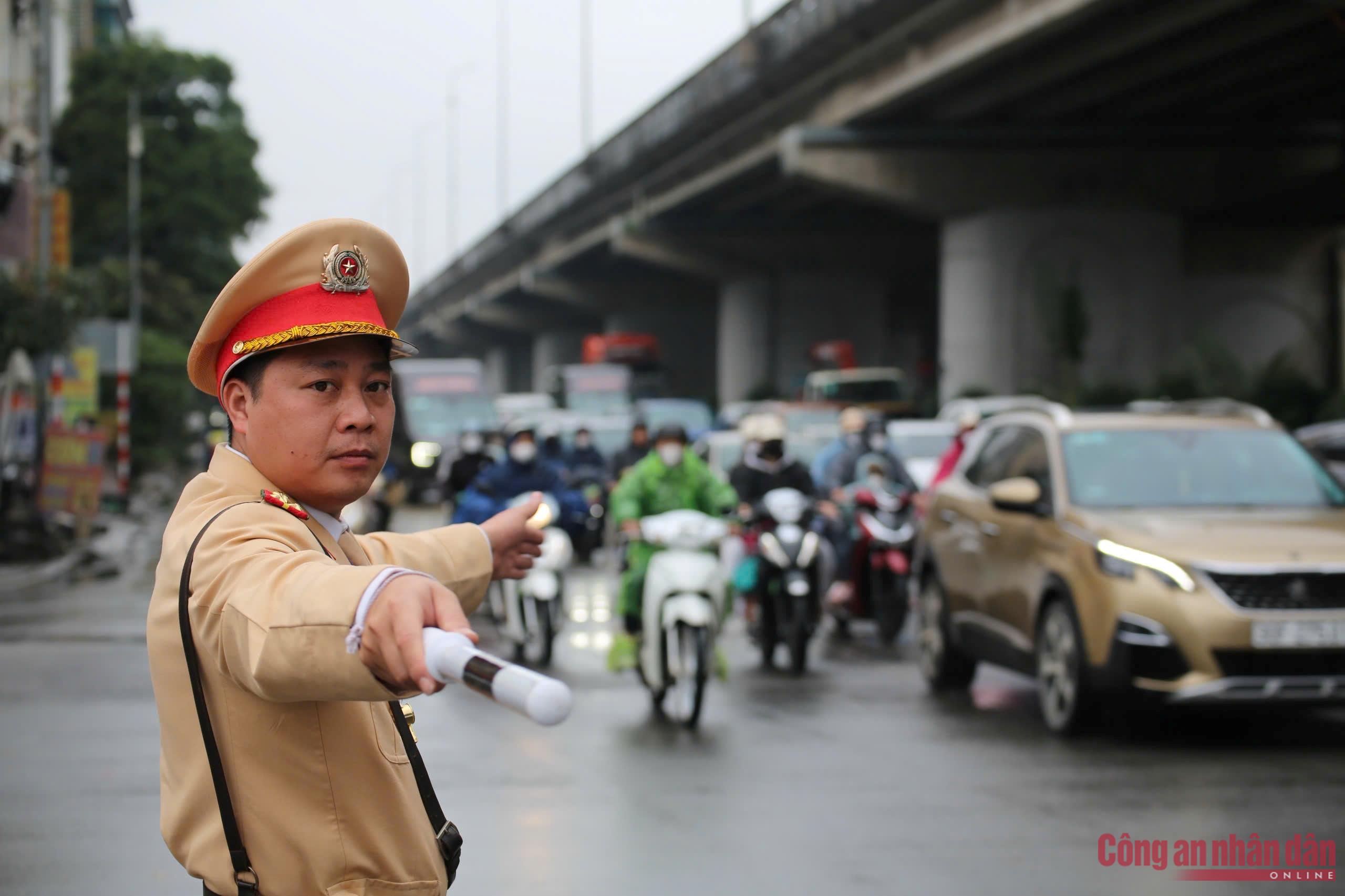 CSGT Hà Nội tăng cường bảo đảm an toàn giao thông ngày cuối kỳ nghỉ Tết -1