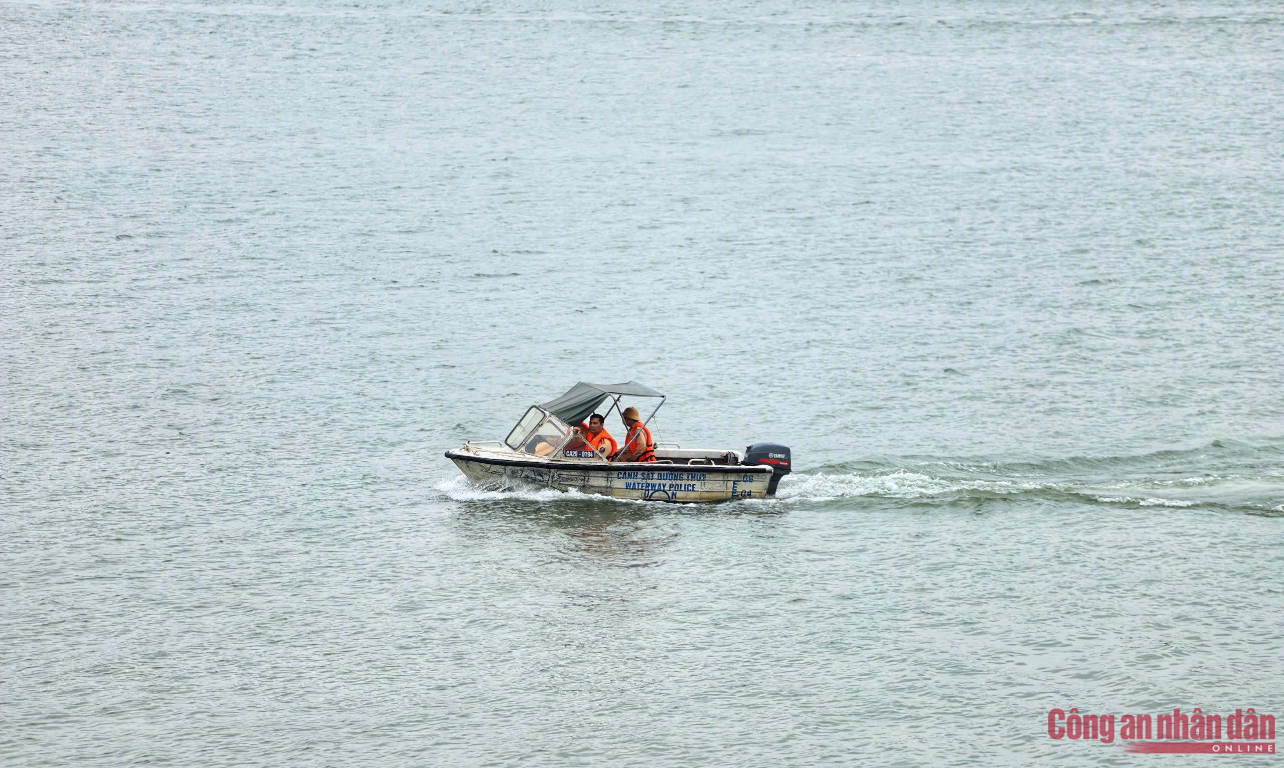 Cảnh sát đường thủy Hà Nội chủ động bảo đảm ATGT mùa lễ hội đầu năm -0