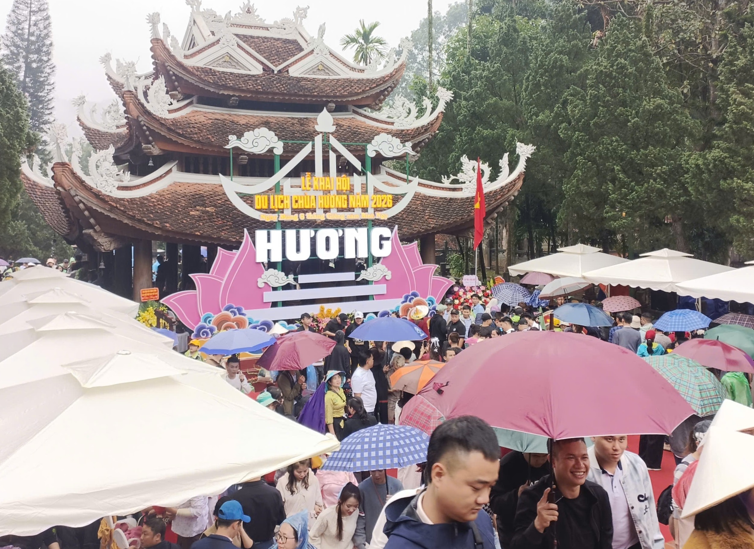 Để các điểm đến du lịch không rơi vào cảnh quá tải - 0