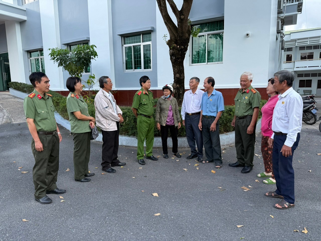 Hội Cựu Công an nhân dân Việt Nam hỗ trợ 1,8 tỷ đồng xây nhà nghĩa tình tại Vĩnh Long - 0