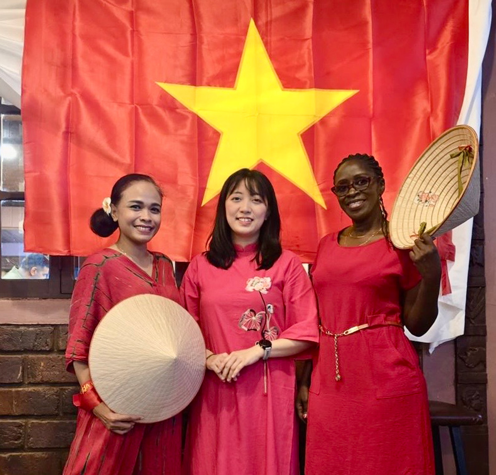 “Hoa xương rồng” trong nắng gió châu Phi -0