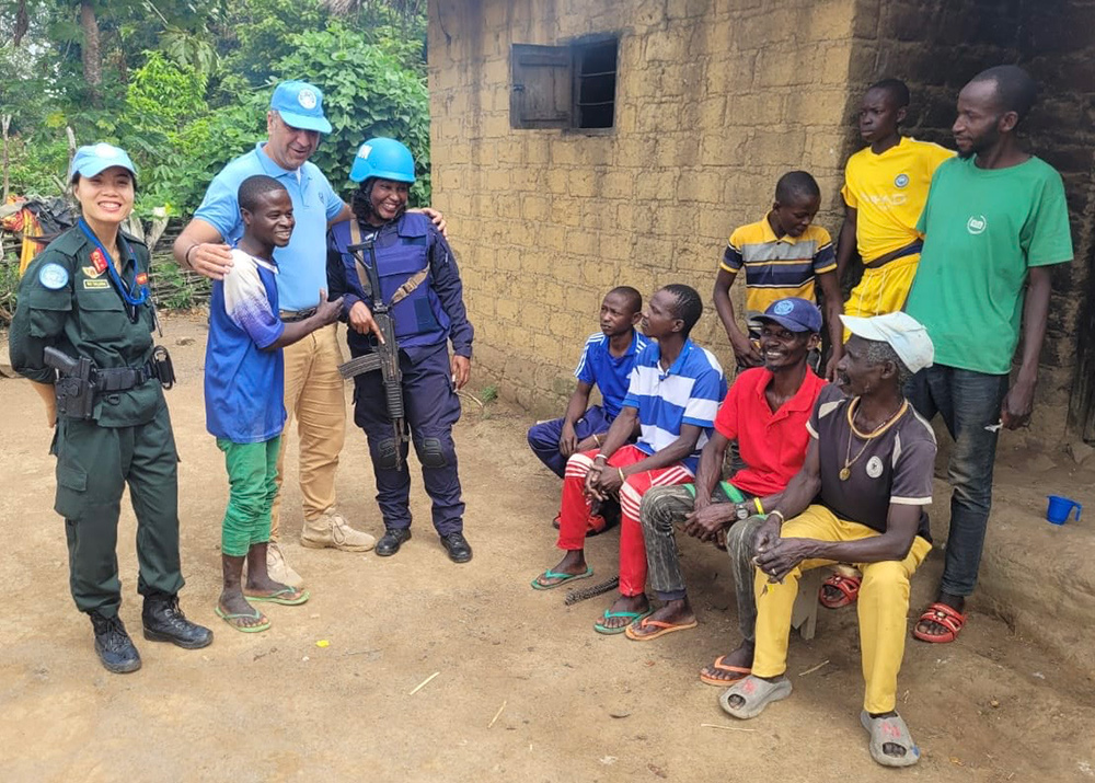 “Hoa xương rồng” trong nắng gió châu Phi -0