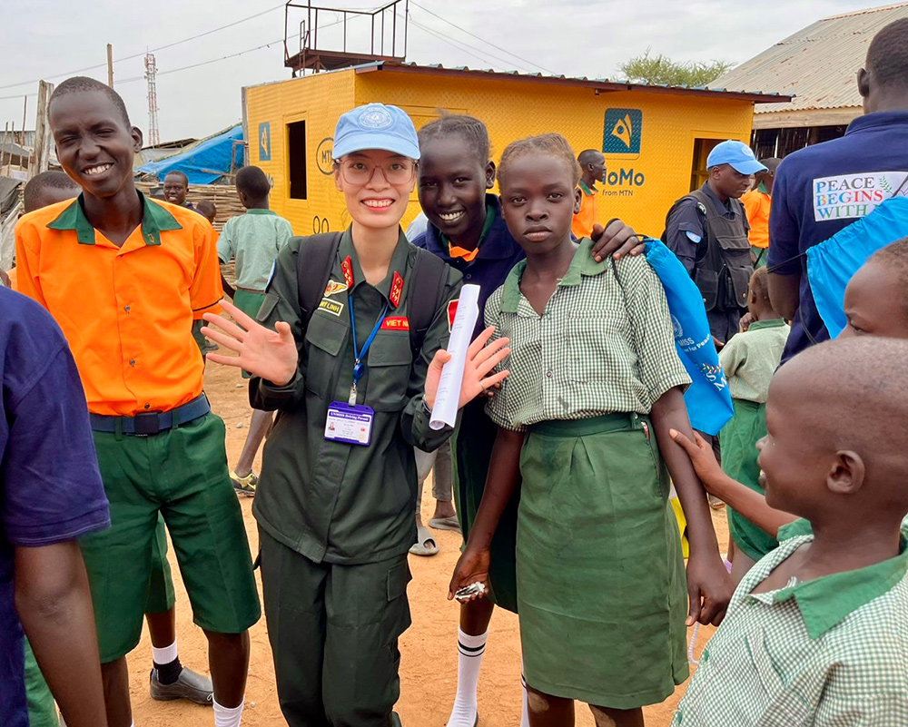 “Hoa xương rồng” trong nắng gió châu Phi -0