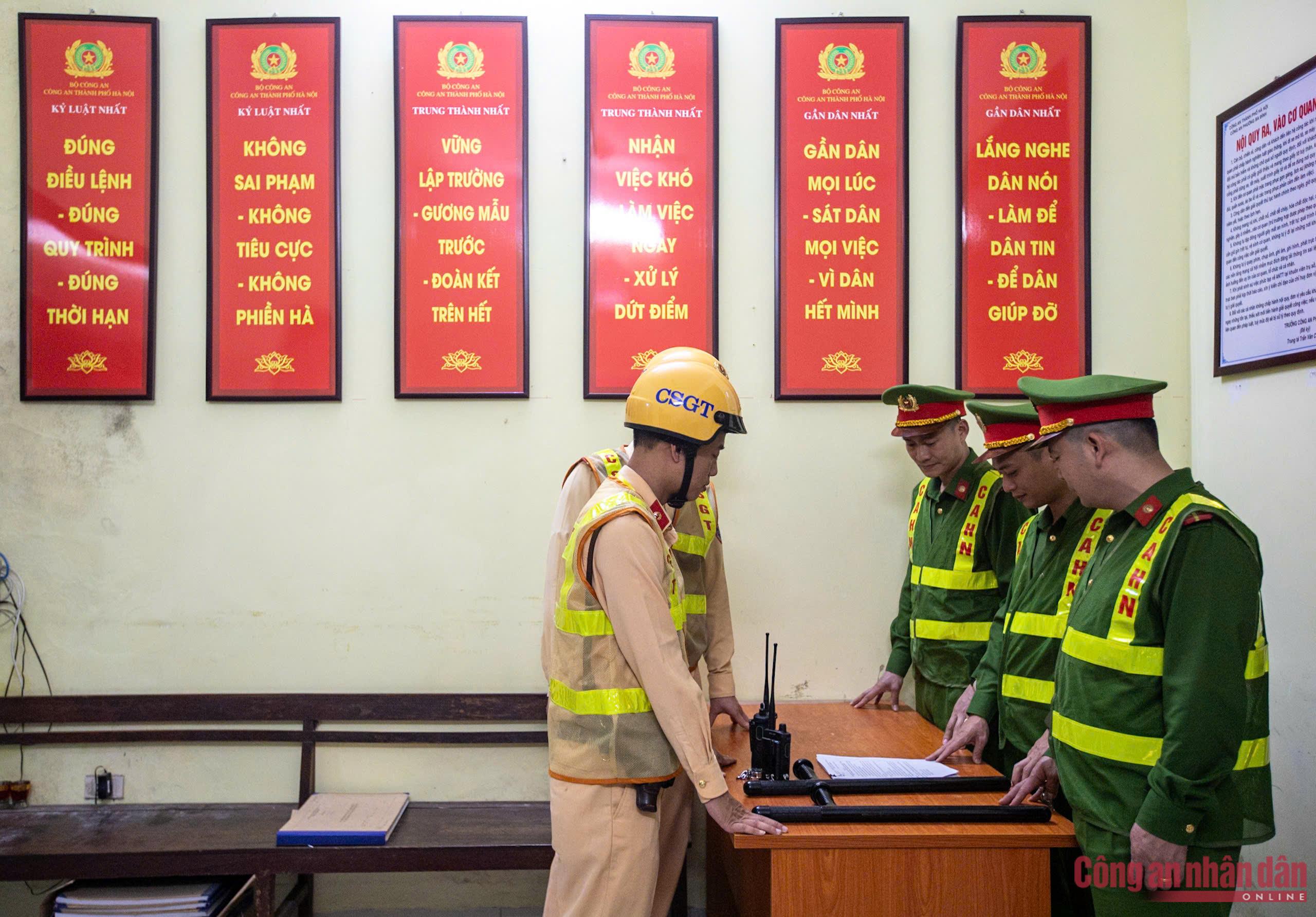 Công an Hà Nội tuần tra đêm, siết chặt an ninh sẵn sàng ngày bầu cử -0