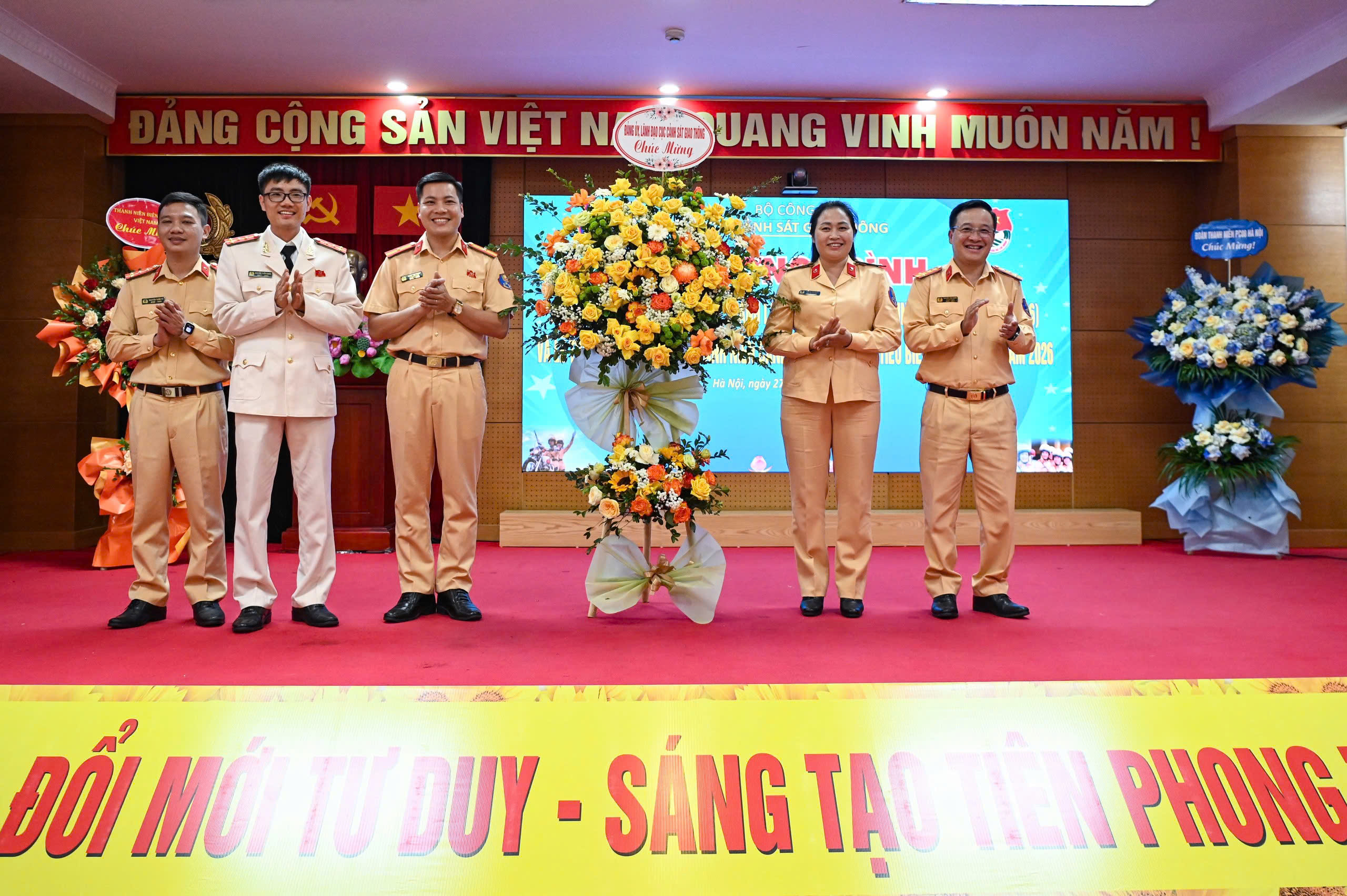 z7664012259197_47c6e8fea5a21e88c20418bf0c1880d9.jpg -0