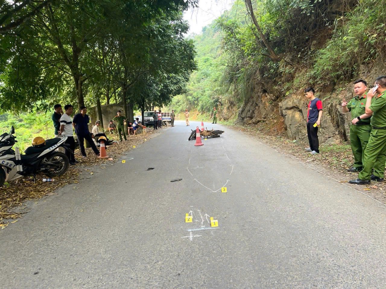 Tạm giữ đối tượng điều khiển xe máy đâm đồng chí Cảnh sát giao thông -0