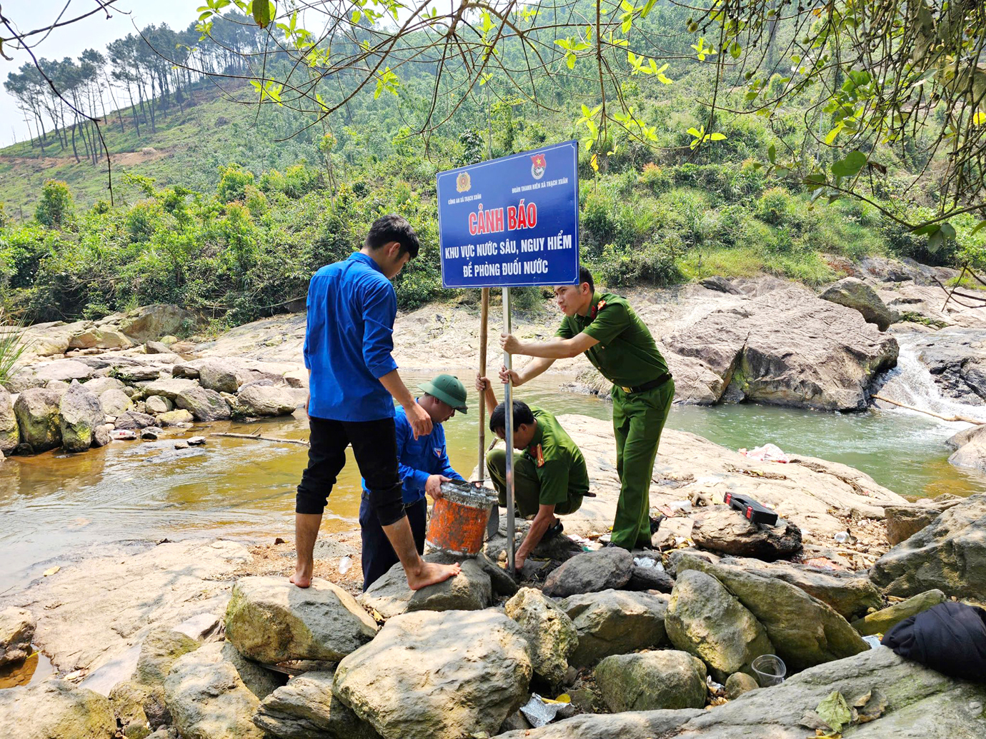 Công an xã chủ động phòng ngừa đuối nước -0