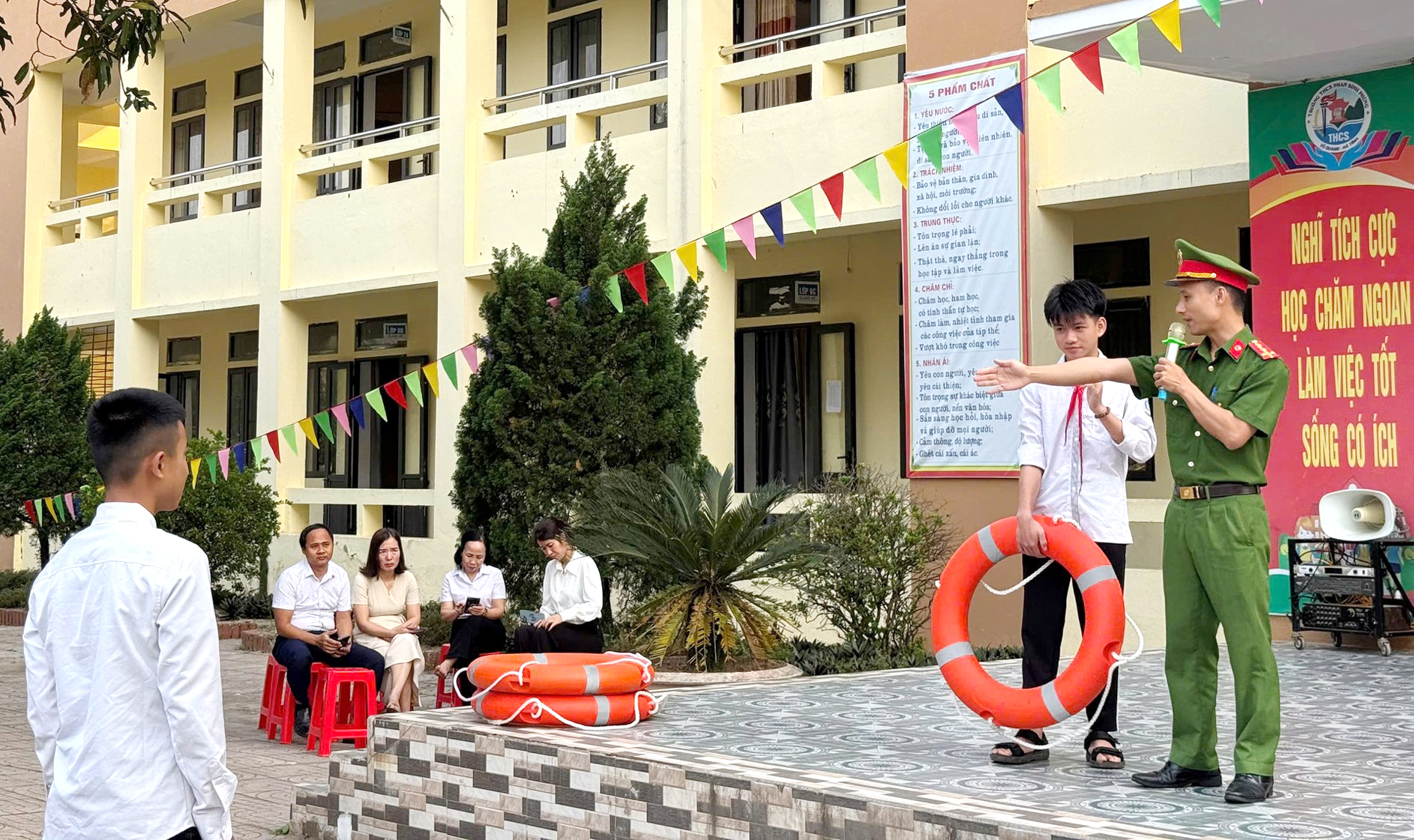 Công an xã chủ động phòng ngừa đuối nước -0