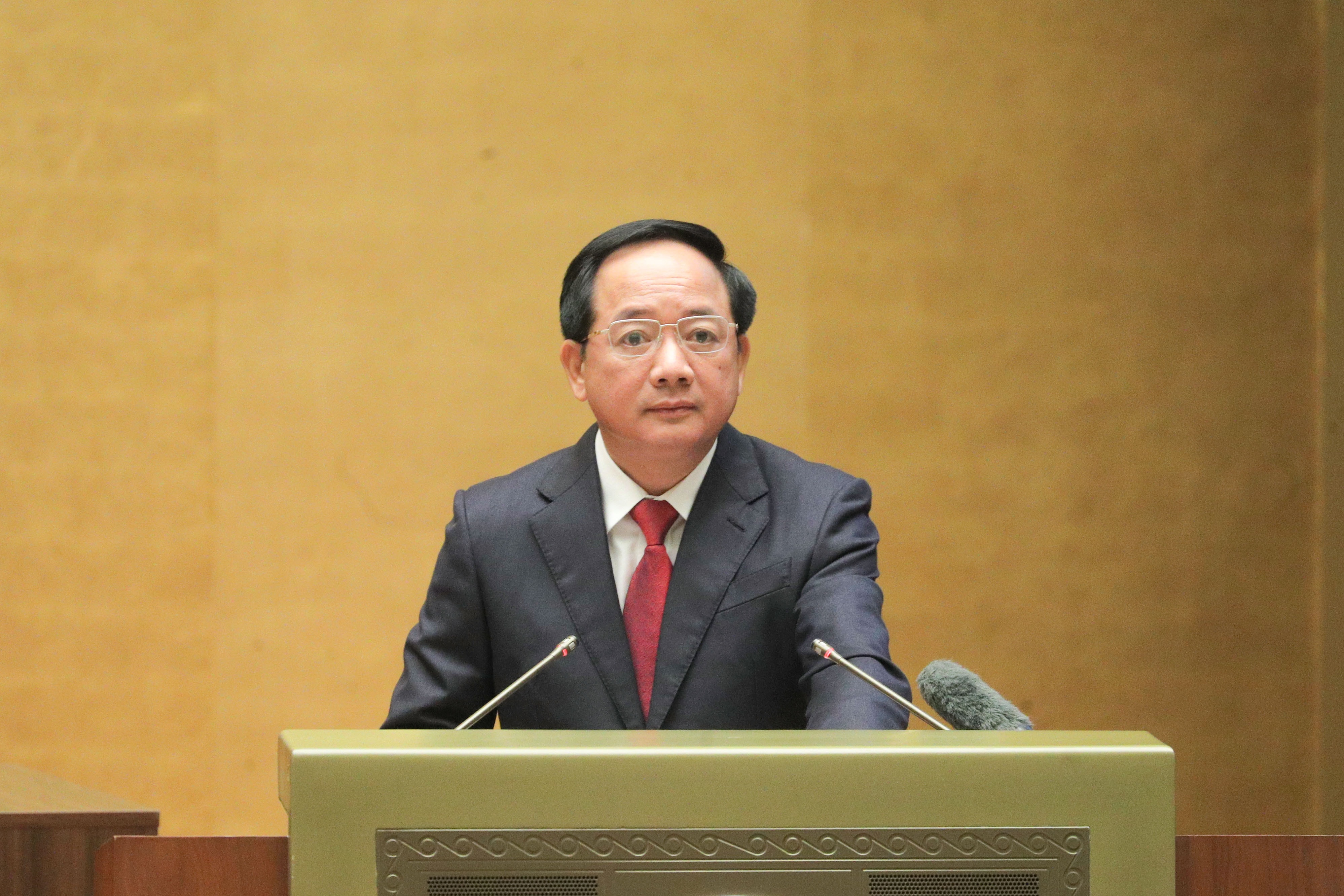 truong-ban-tuyen-giao-va-dan-van-trung-uong-trinh-van-quyet-1.jpg -0