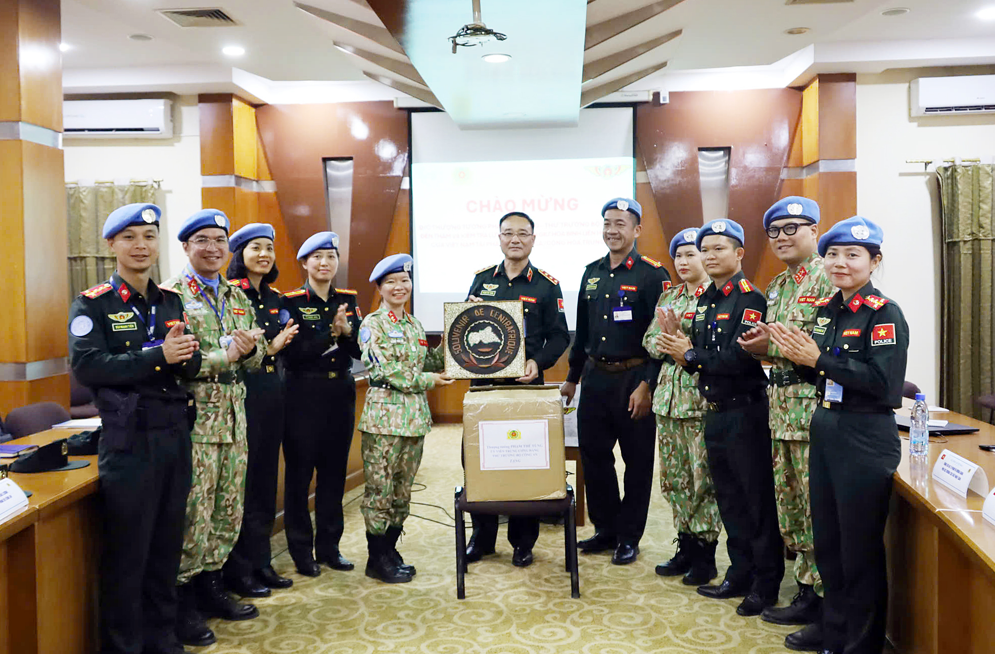 Xúc động cuộc gặp mặt của đồng chí Thứ trưởng với lực lượng Việt Nam ở Phái bộ MINUSCA -0