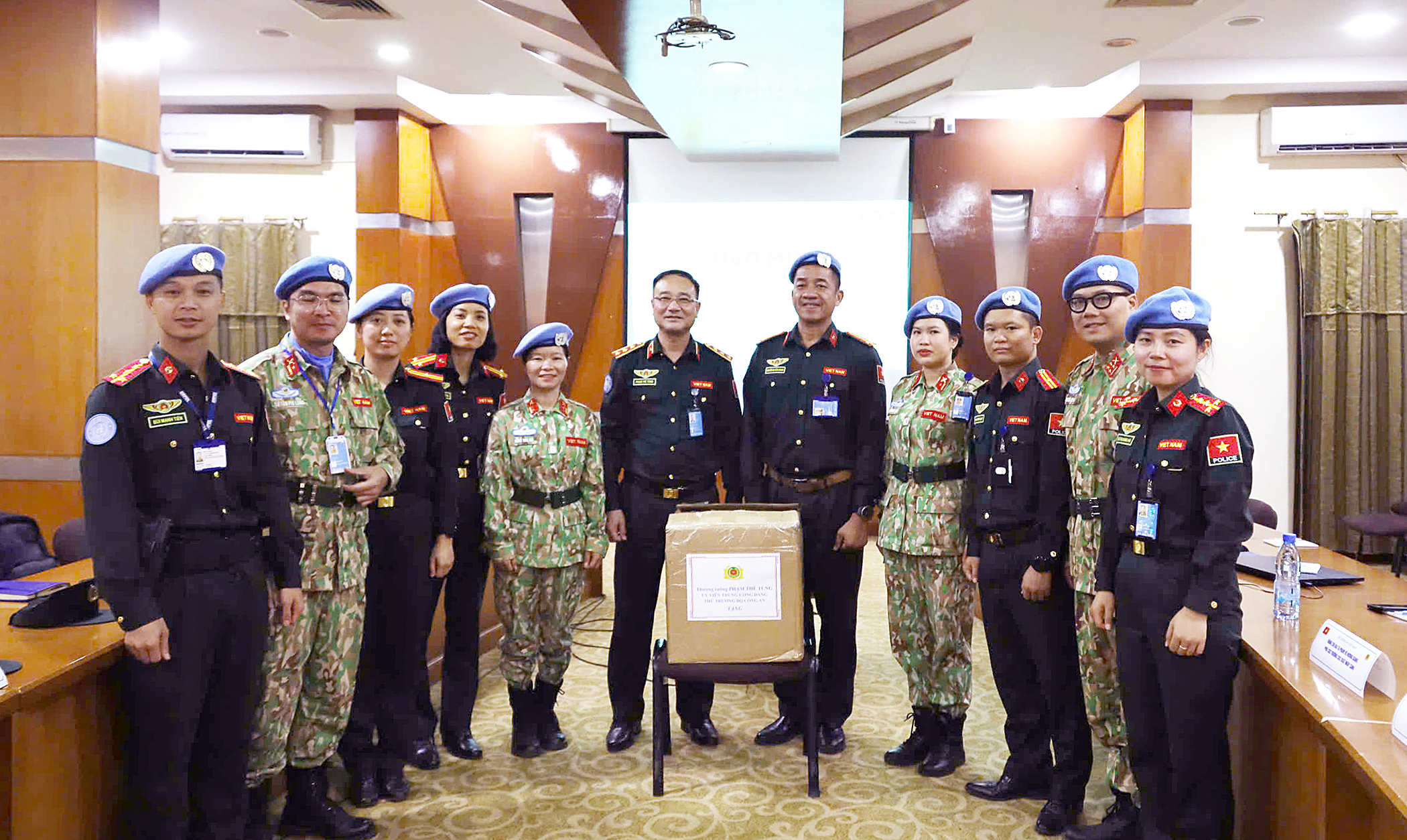 Xúc động cuộc gặp mặt của đồng chí Thứ trưởng với lực lượng Việt Nam ở Phái bộ MINUSCA -0