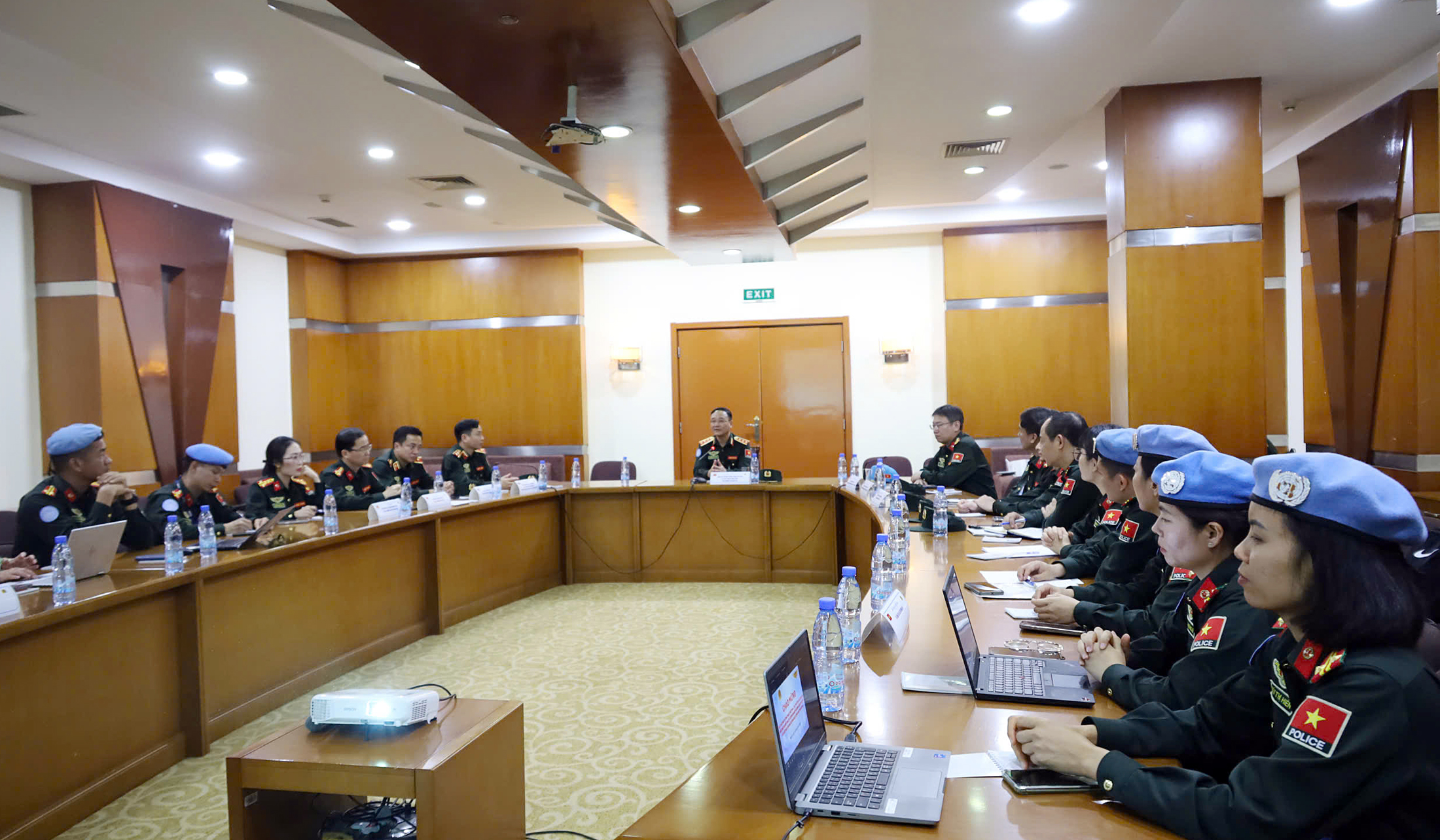 Xúc động cuộc gặp mặt của đồng chí Thứ trưởng với lực lượng Việt Nam ở Phái bộ MINUSCA -0