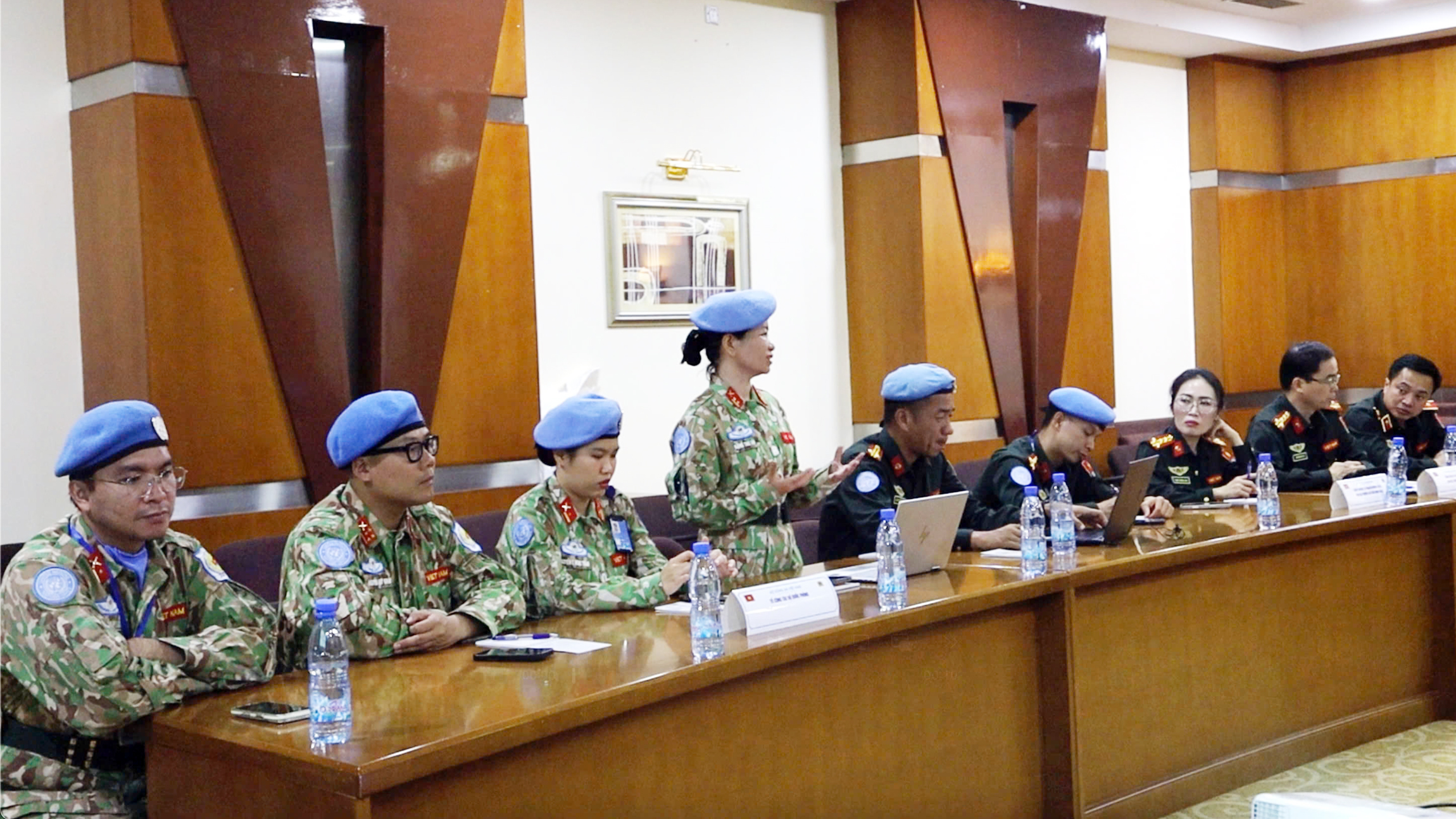 Xúc động cuộc gặp mặt của đồng chí Thứ trưởng với lực lượng Việt Nam ở Phái bộ MINUSCA -0