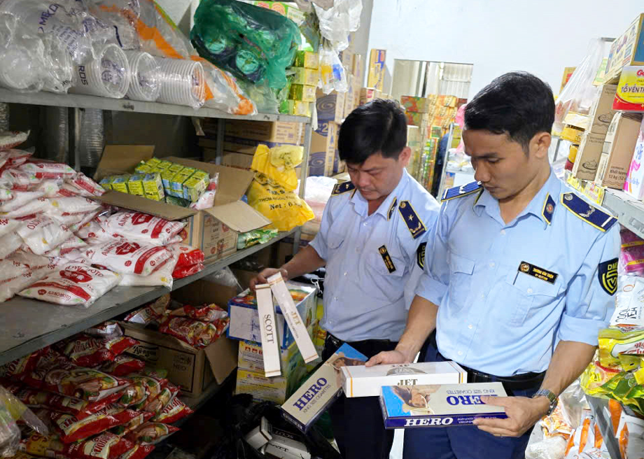 Chấn chỉnh thị trường thuốc lá lậu: Cần siết chặt mắt xích bán lẻ - 0