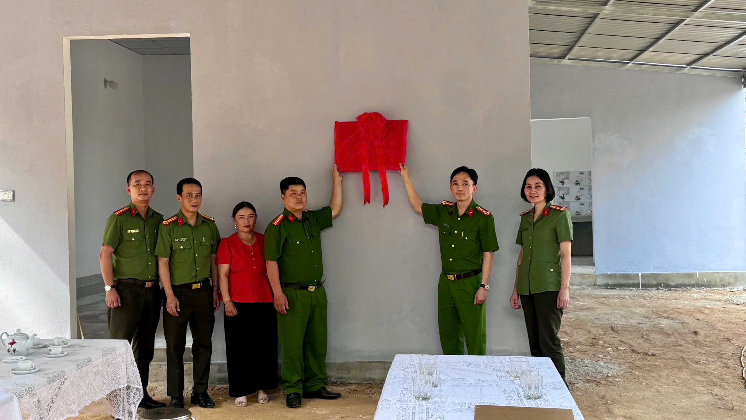 Công an tỉnh Điện Biên khánh thành nhà tình nghĩa hỗ trợ CBCS khó khăn - 0