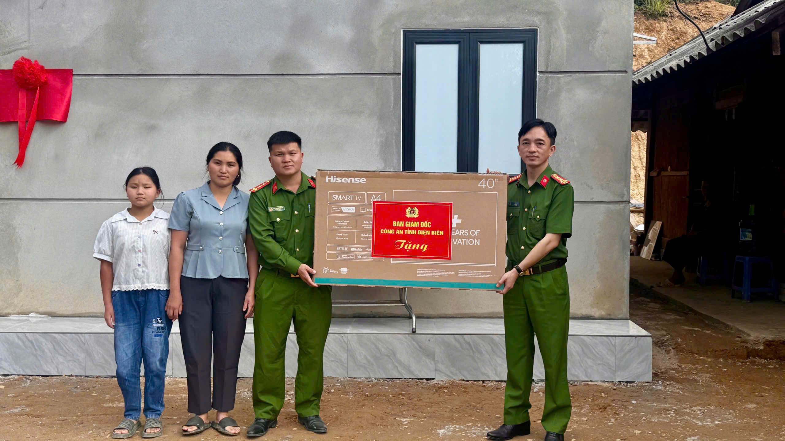 Công an tỉnh Điện Biên khánh thành nhà tình nghĩa hỗ trợ CBCS khó khăn - 0