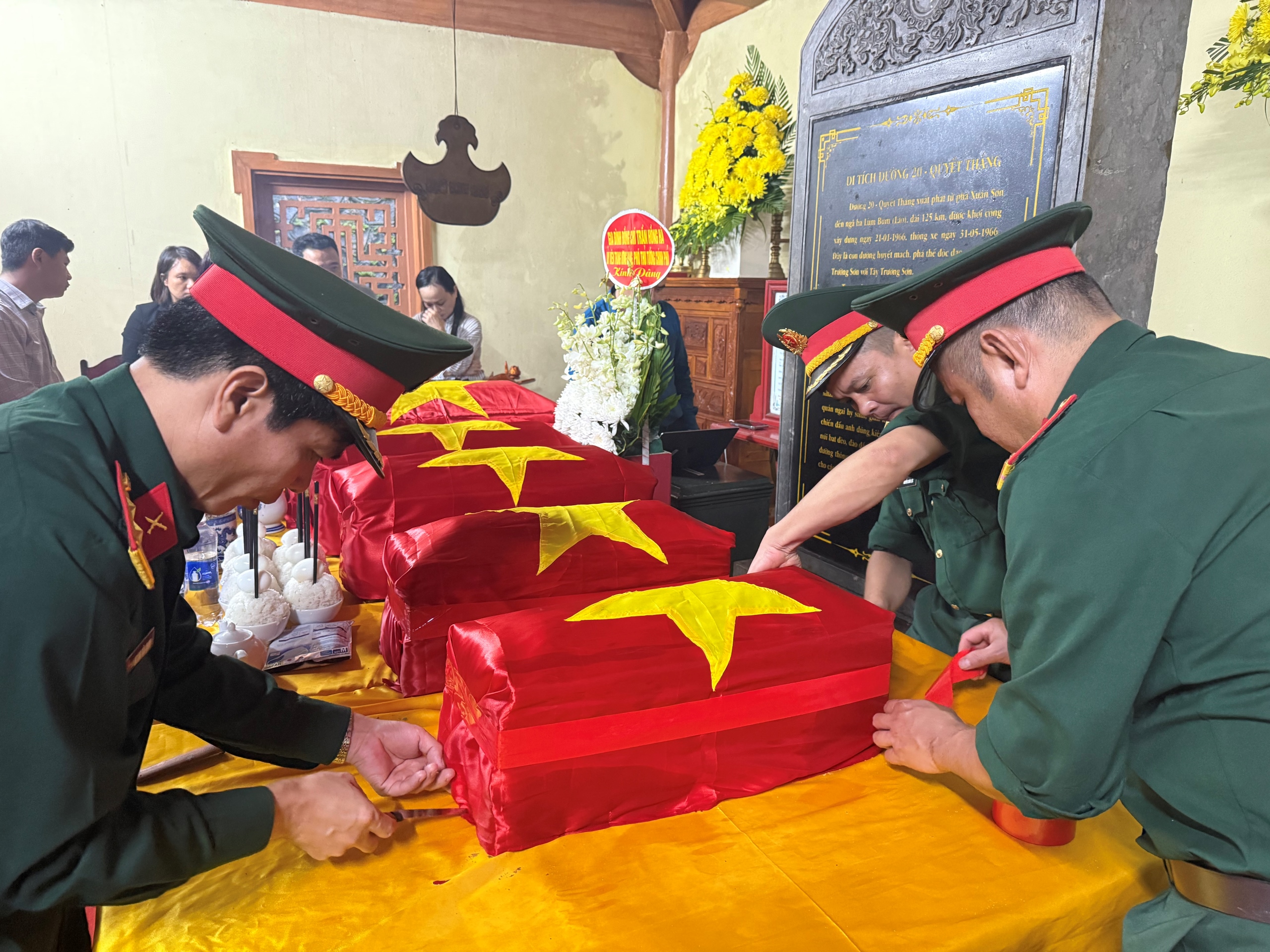 Nghĩa tình Trường Sơn nơi vùng đất gió Lào cát trắng - 0